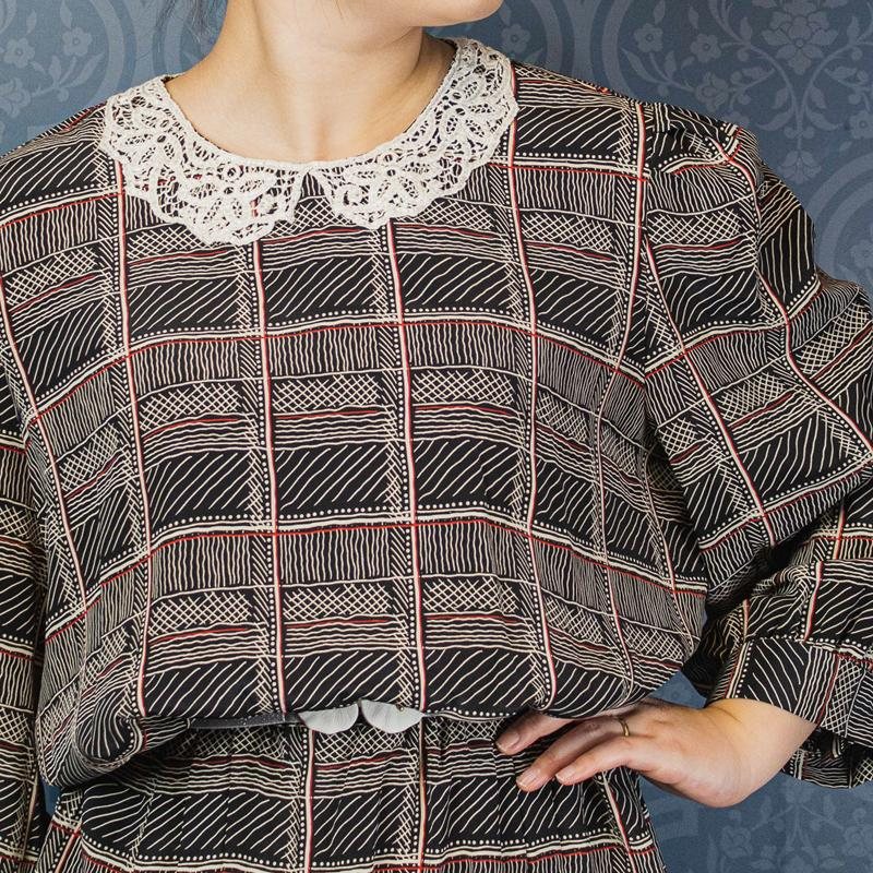 VIntage Lonac Original Plaid Pattern with Lace Collar Day Dress- Plus size (Mu102-9)