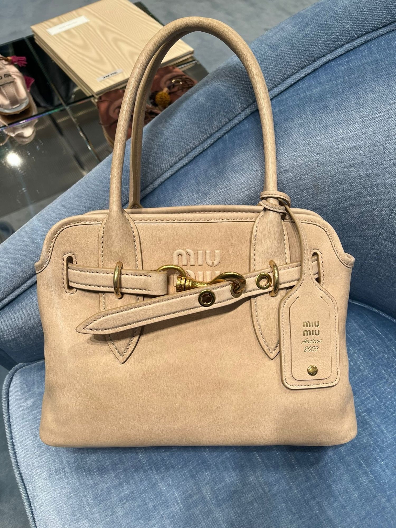 Miu Miu 女士 Aventure 單肩包均碼碼30cm*10cm*22cm