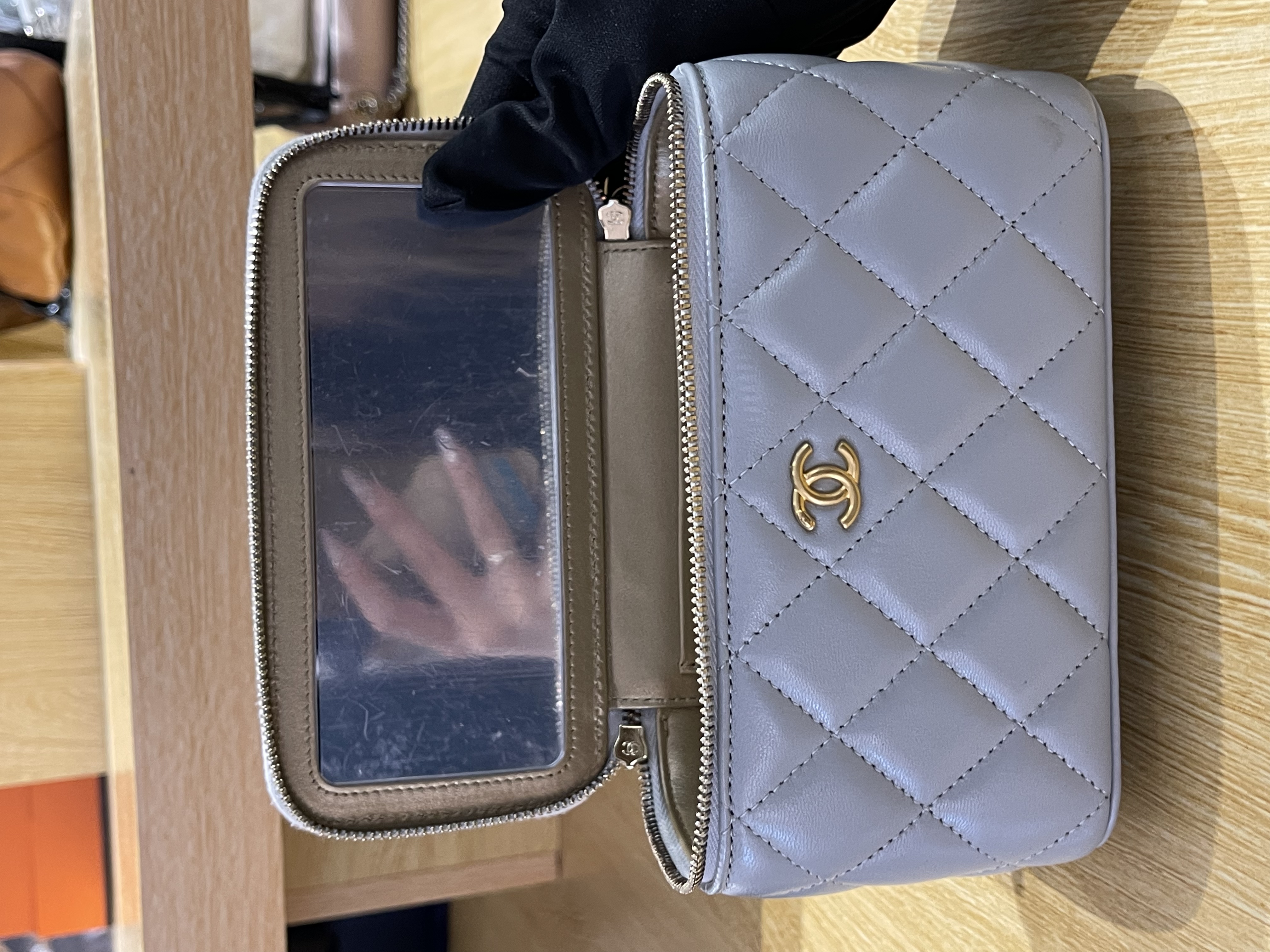 直播貨品 |  [1個-$100 2個-$300］JJ07