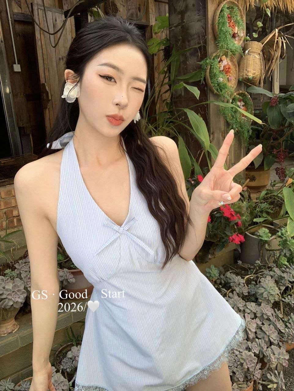 1796 Lace trim halter skirt | 氛围蕾丝边饰挂脖裙子