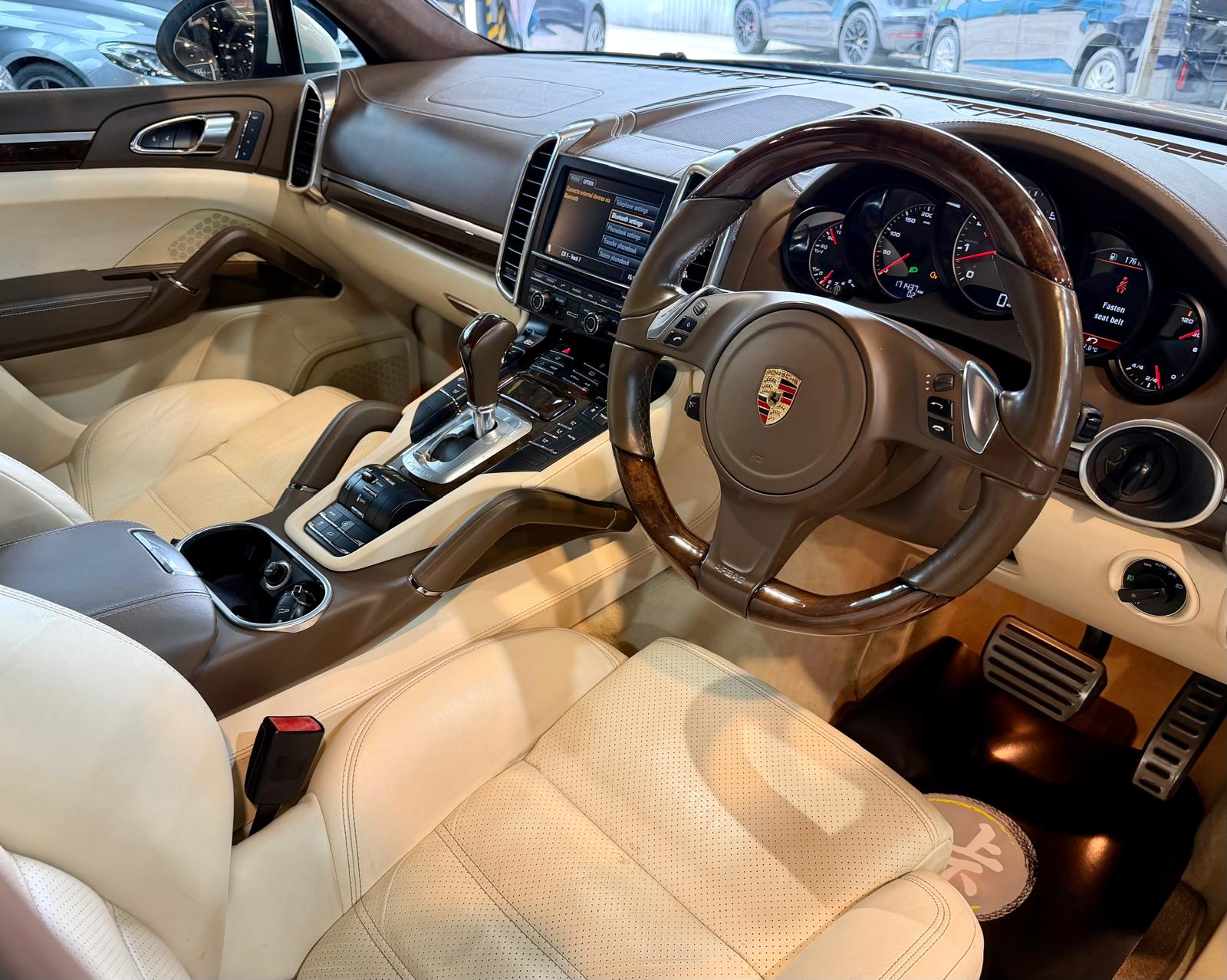 Porsche Cayenne GTS 2012