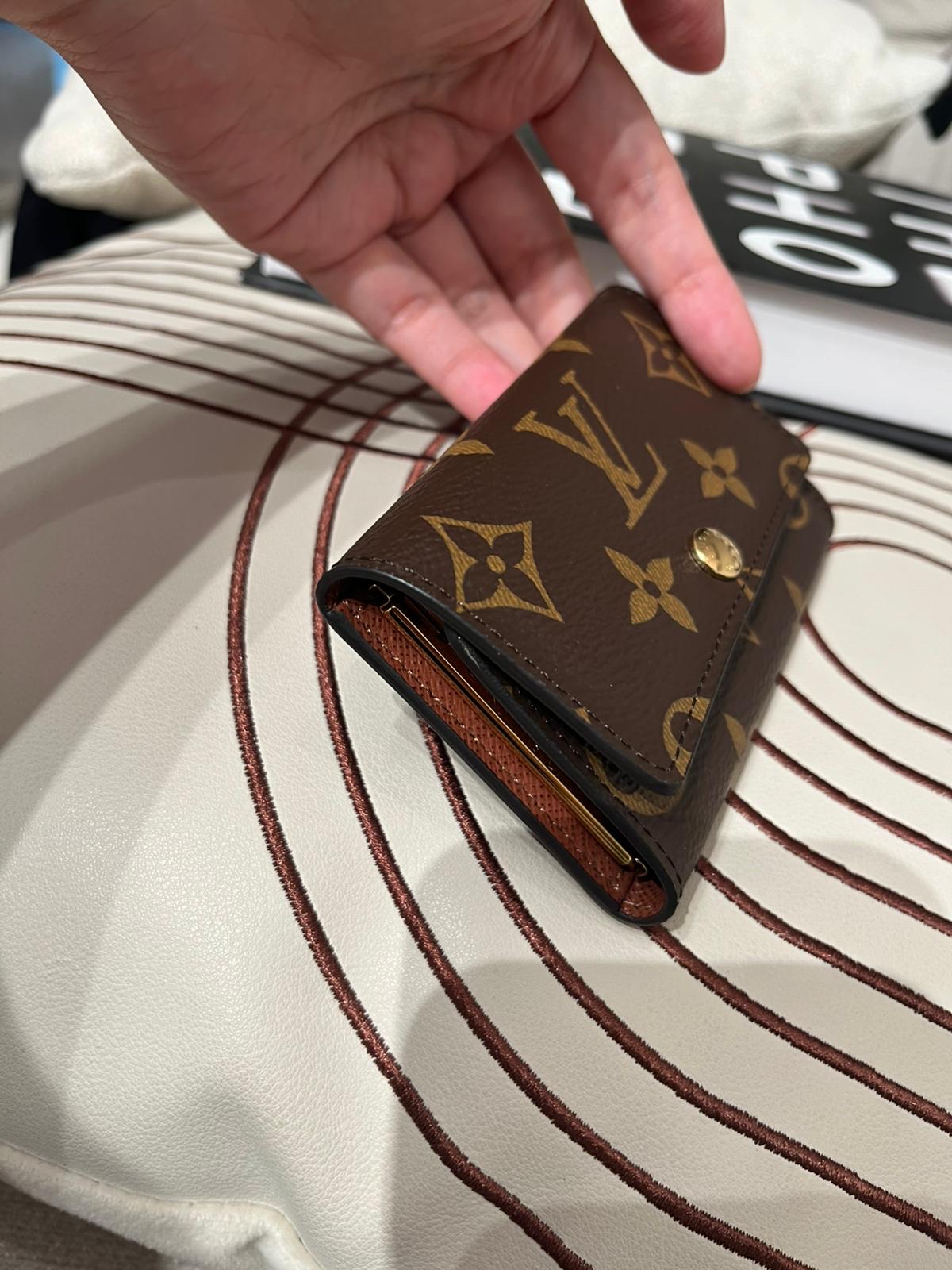 LV Key Holder Monogram 100%Authentic, 95%New