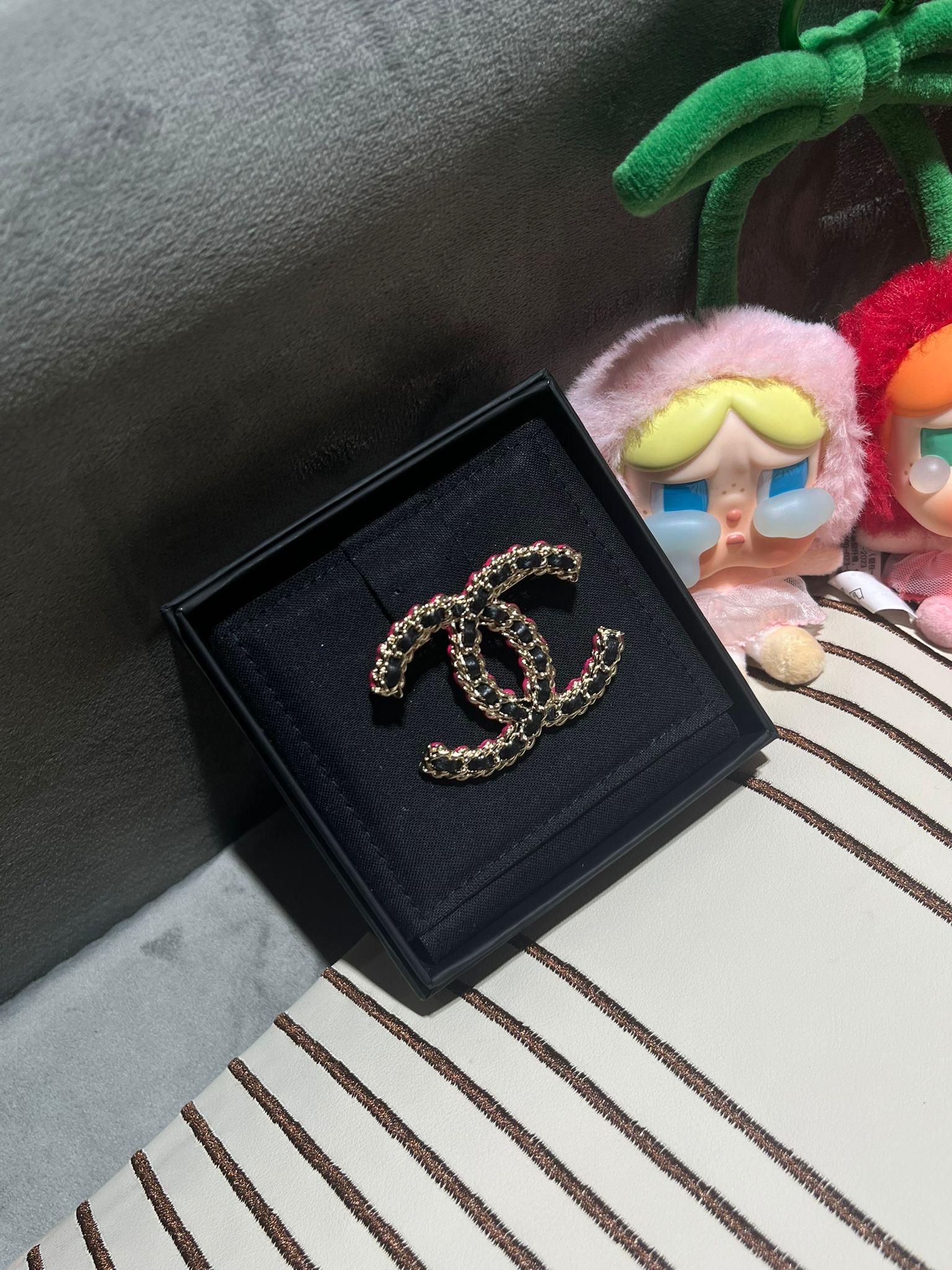 Chanel CC Brooch 100%Authentic, 99%New ✅Dust bag ✅Box