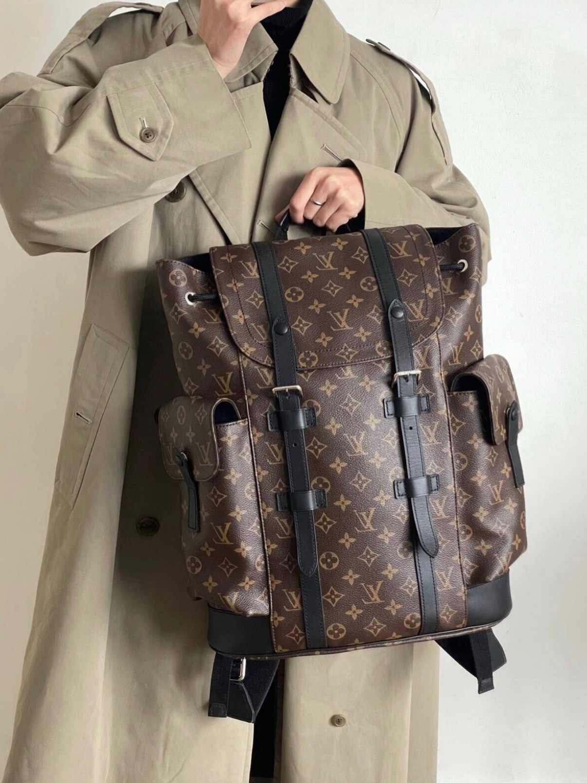 LV👜 PRE OWNED 🛍️Christopher MM Backpack 晶片款 老花帆布配黑色皮革💼有塵袋 🖤