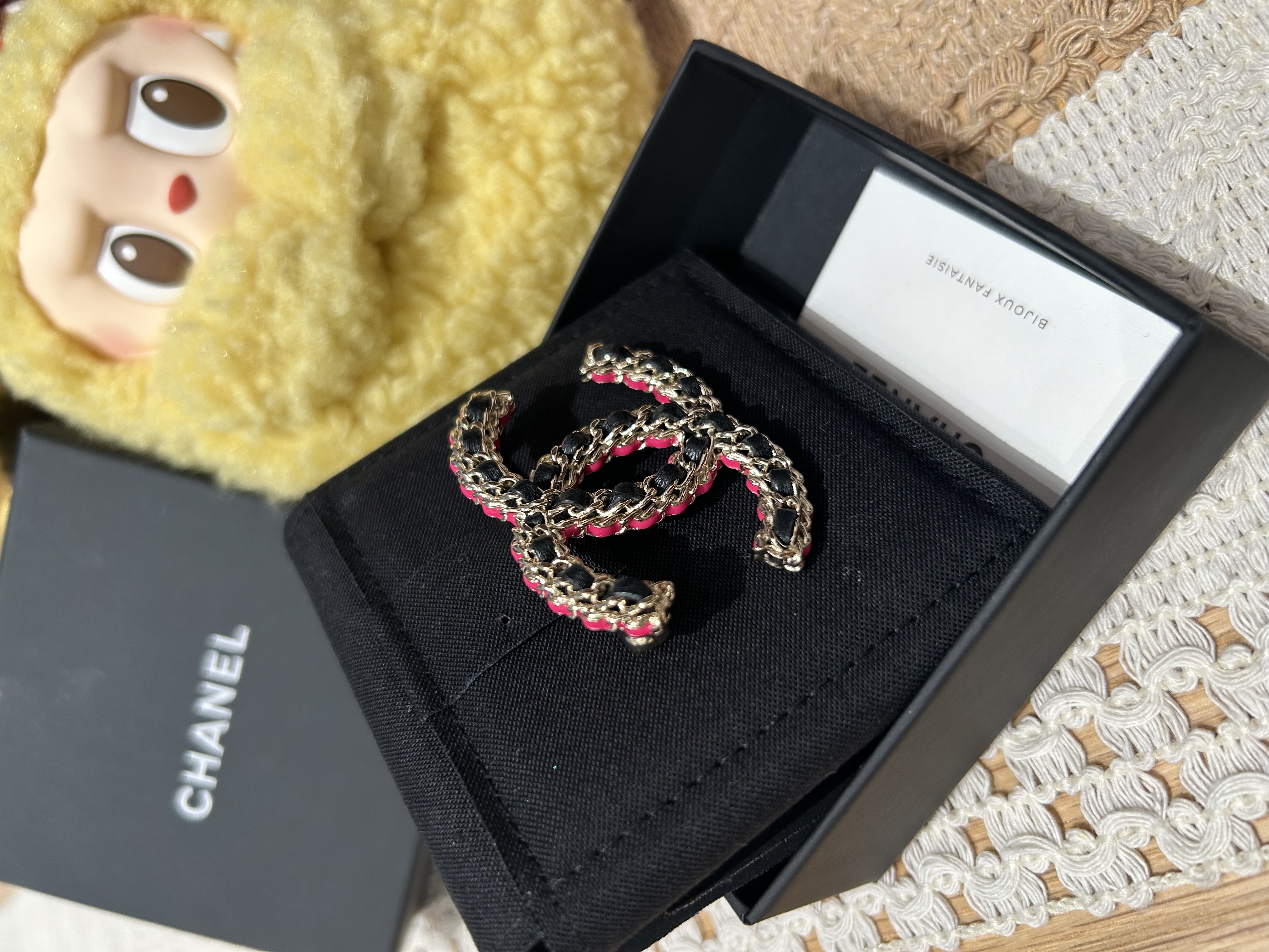 Chanel CC Brooch 100%Authentic, 99%New ✅Dust bag ✅Box