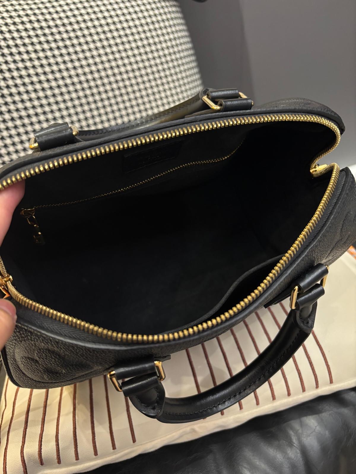 LV speedy Bandoulière 25 calfskin 100%Authentic, 98%New  ✅Key Lock ✅Dust bag