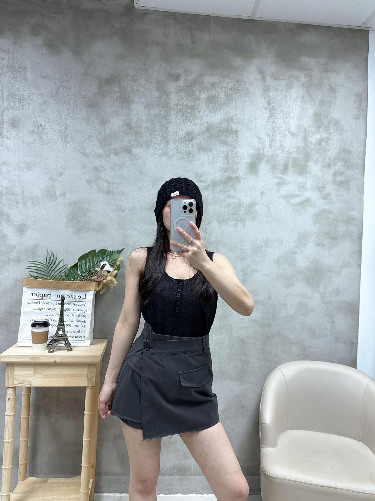 D14 扣鈕針織背心