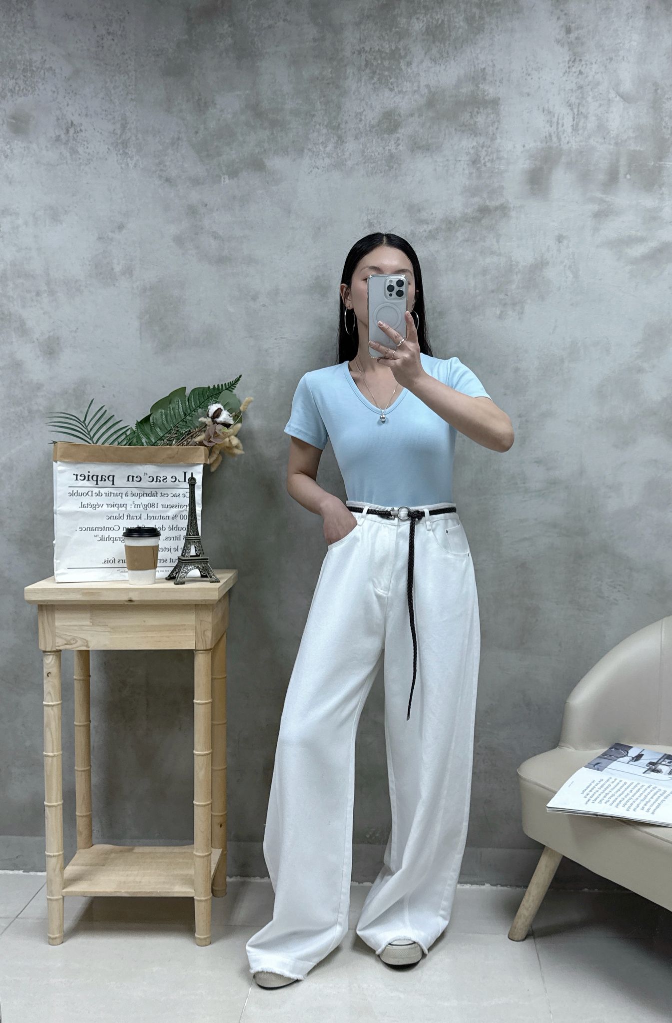 C13 V領暗紋骨感Tee