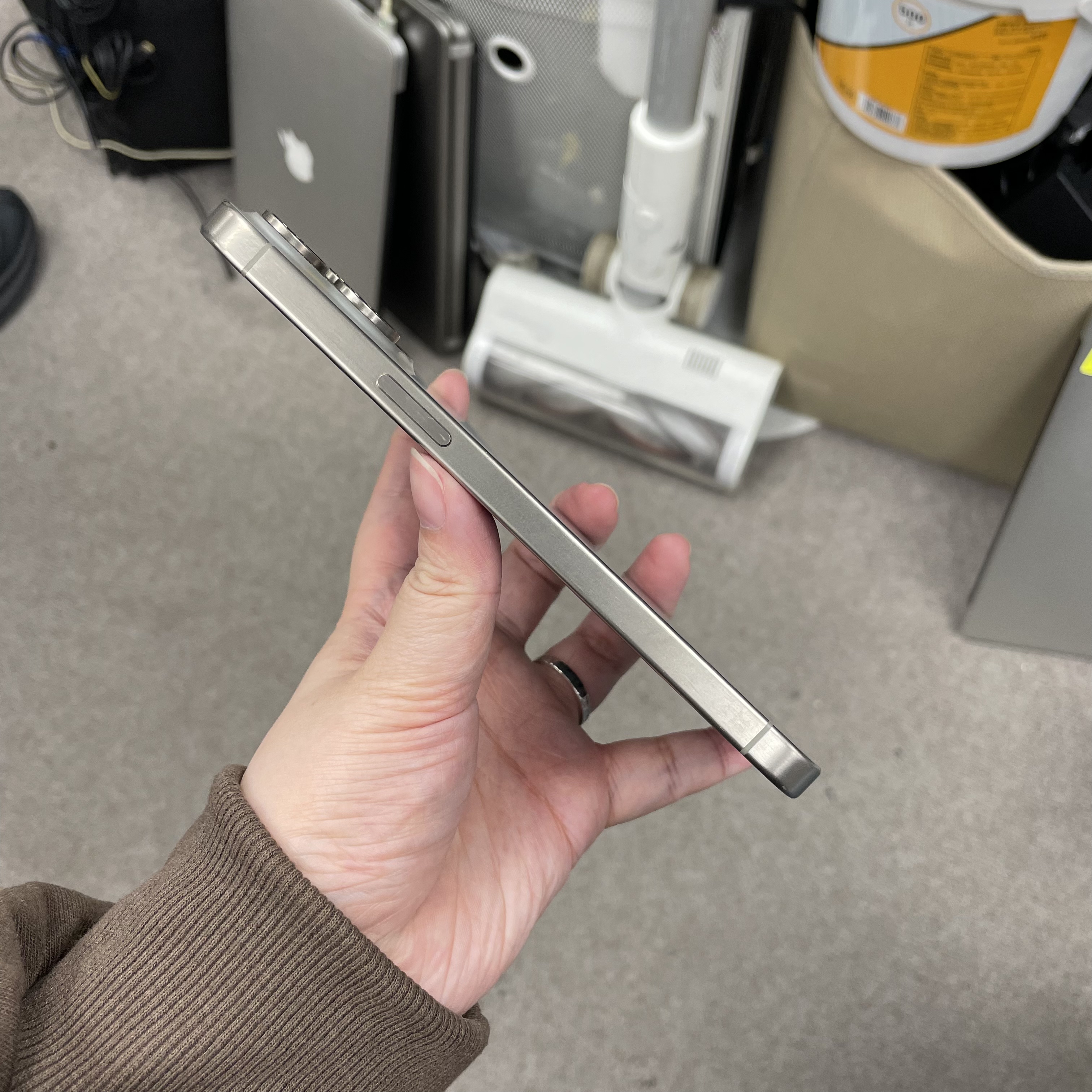 *6027 15 Promax 勁靚機 256GB 電85 原色 gray