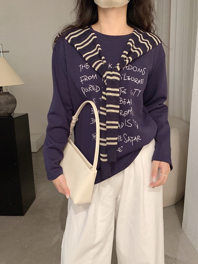 字母印花圆领卫衣搭条纹针织披肩两件套