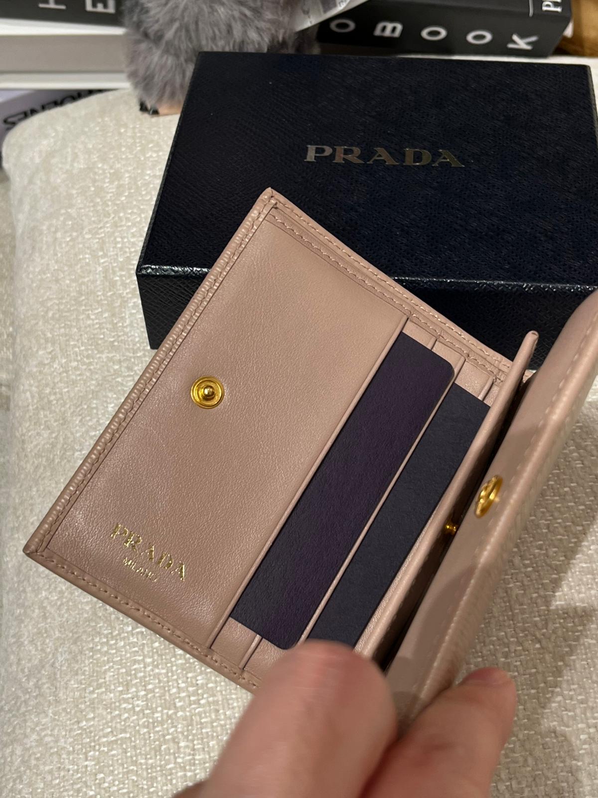 未使用品 PRADA Vitello Move Wallet 100%Authentic, Unused✅NFC ✅Box