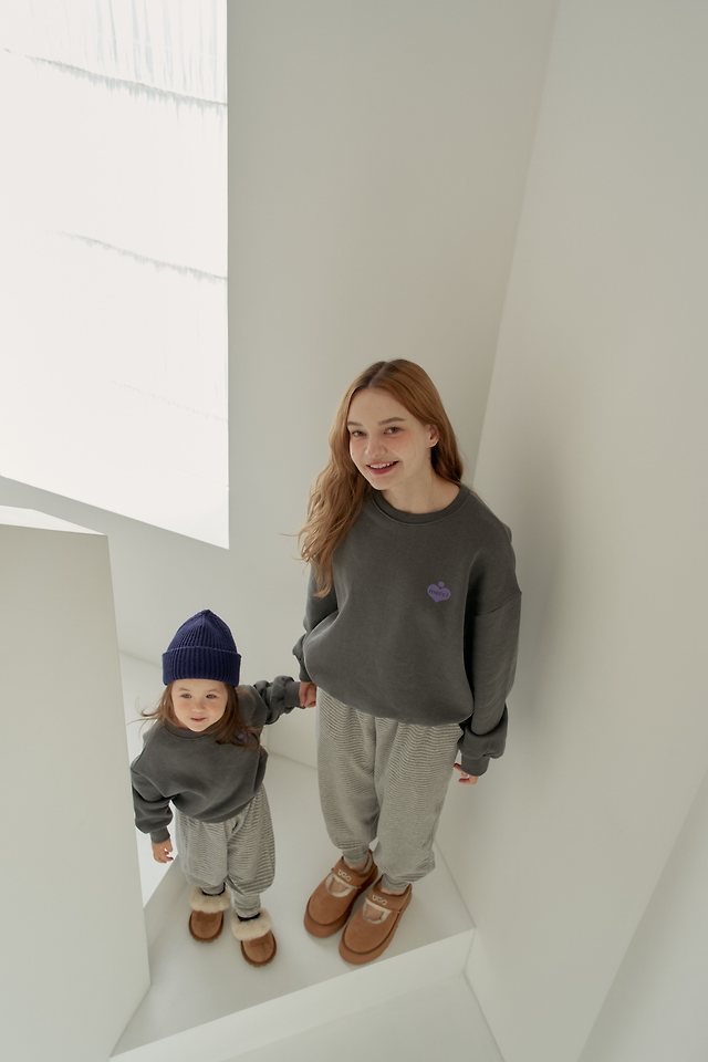 Momoann | Patch Sweatshirt (Charcoal) with Mom