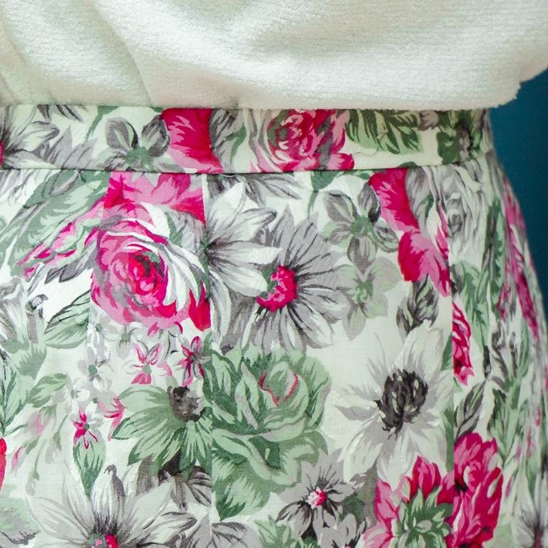 Vintage Made in Japan 100% Cotton Romantic Floral Bottom Flare /Mermaid Skirt - Waist 28~32" (MT1606-07)