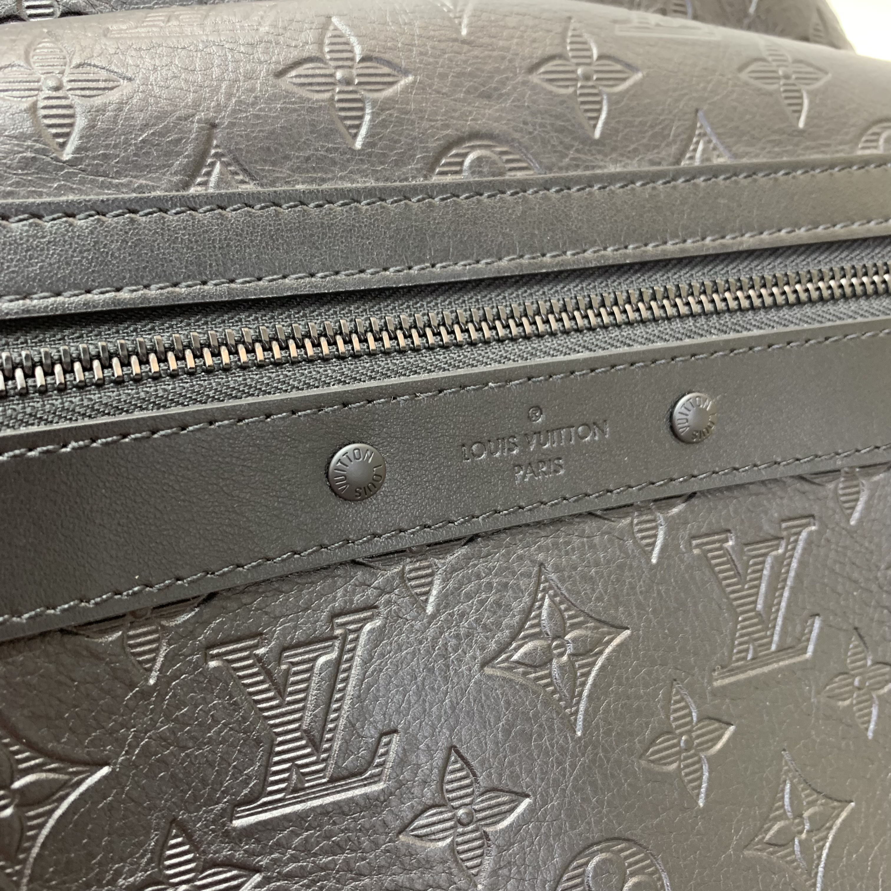 LV Discovery Backpack  LV男士背包
