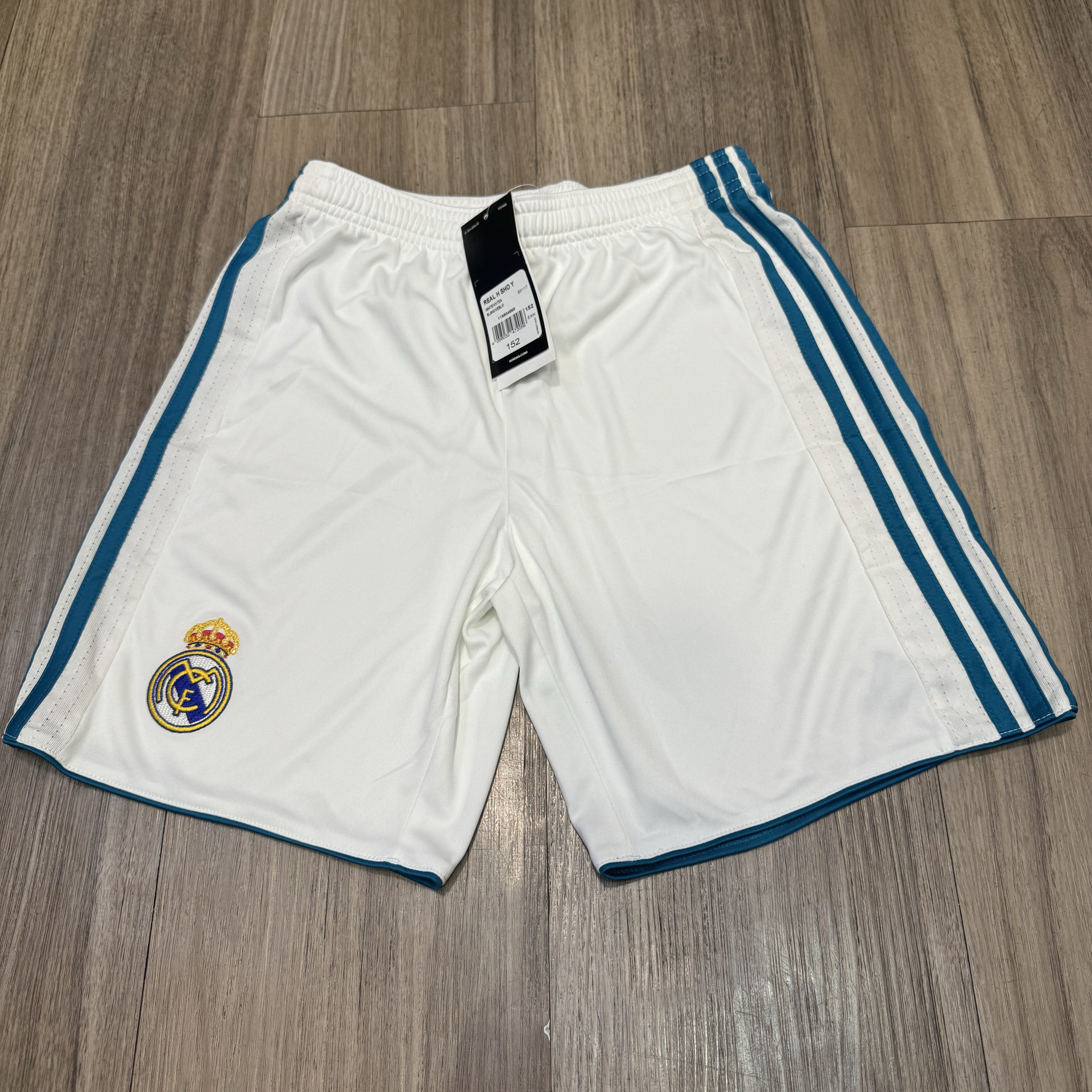 (Youth size)Real Madrid 17/18 home short (Bnwt)