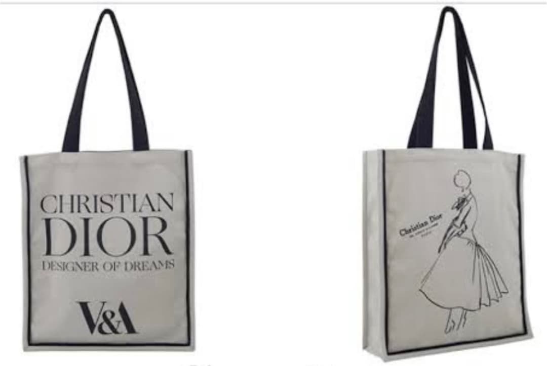 Christian Dior英國V&A博物館 Designer Of Dreams 限量帆布袋 購物袋