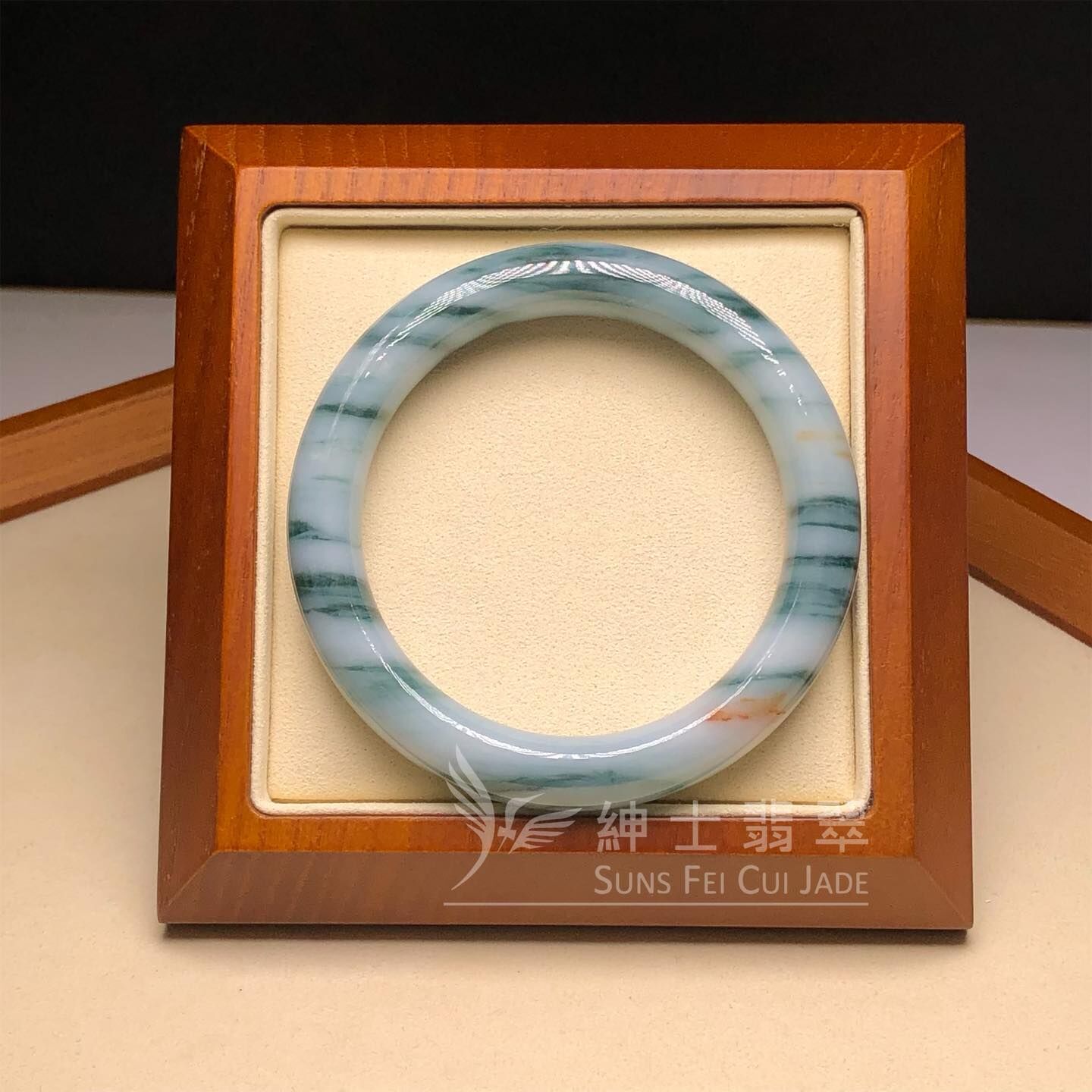 木那飄花帶翡色福鐲55.6mm