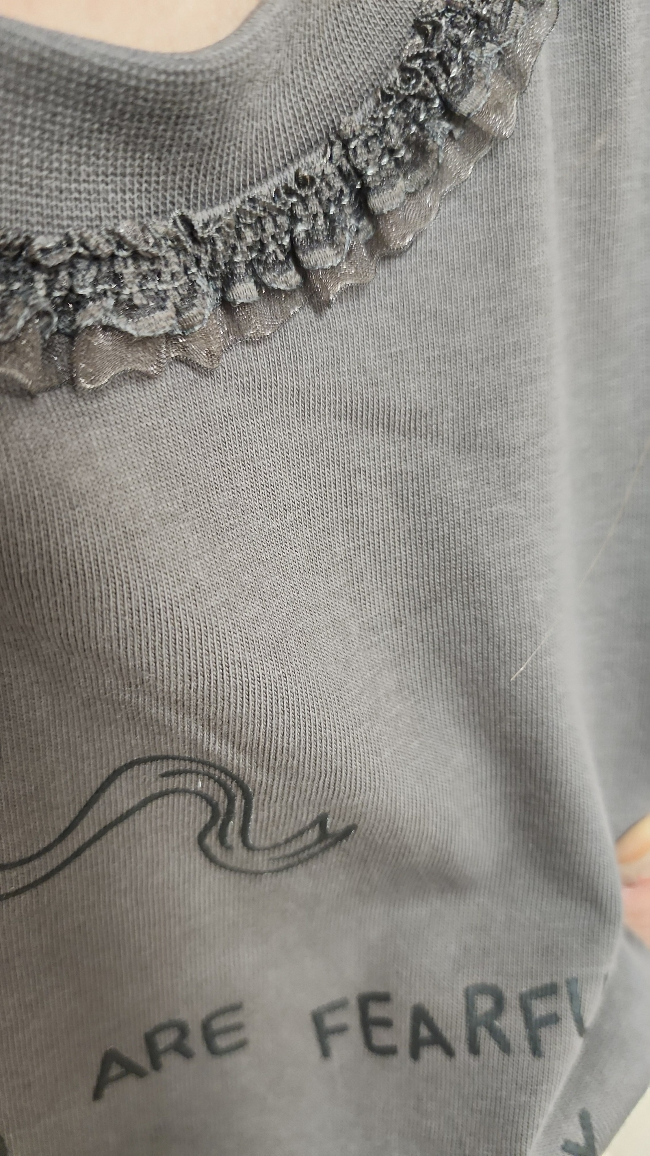 韓國炭灰蝴蝶結印圖Tee