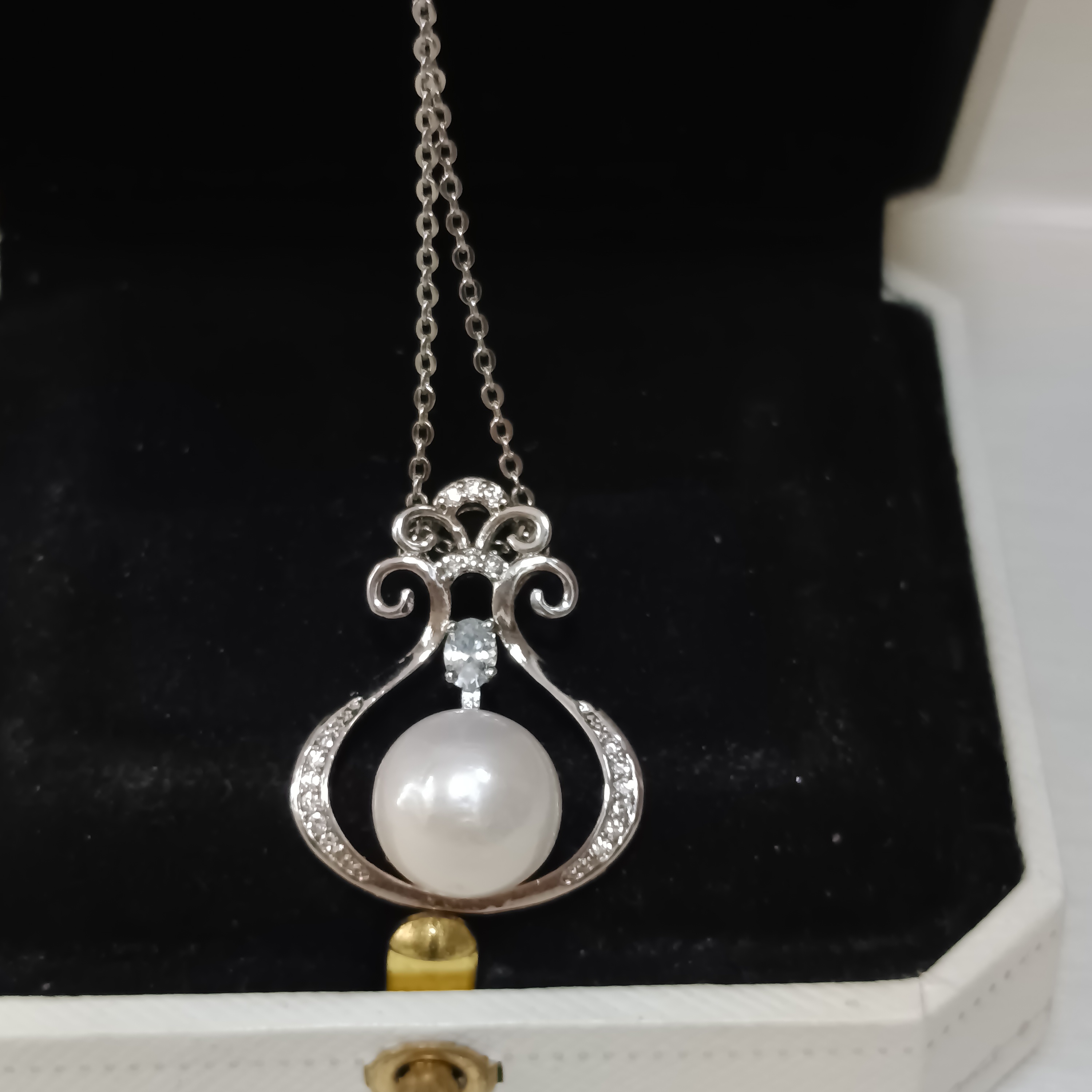 特價品‼️正圓極強光愛迪生冷光白珍珠注白金吊墜（送注白金鍊）