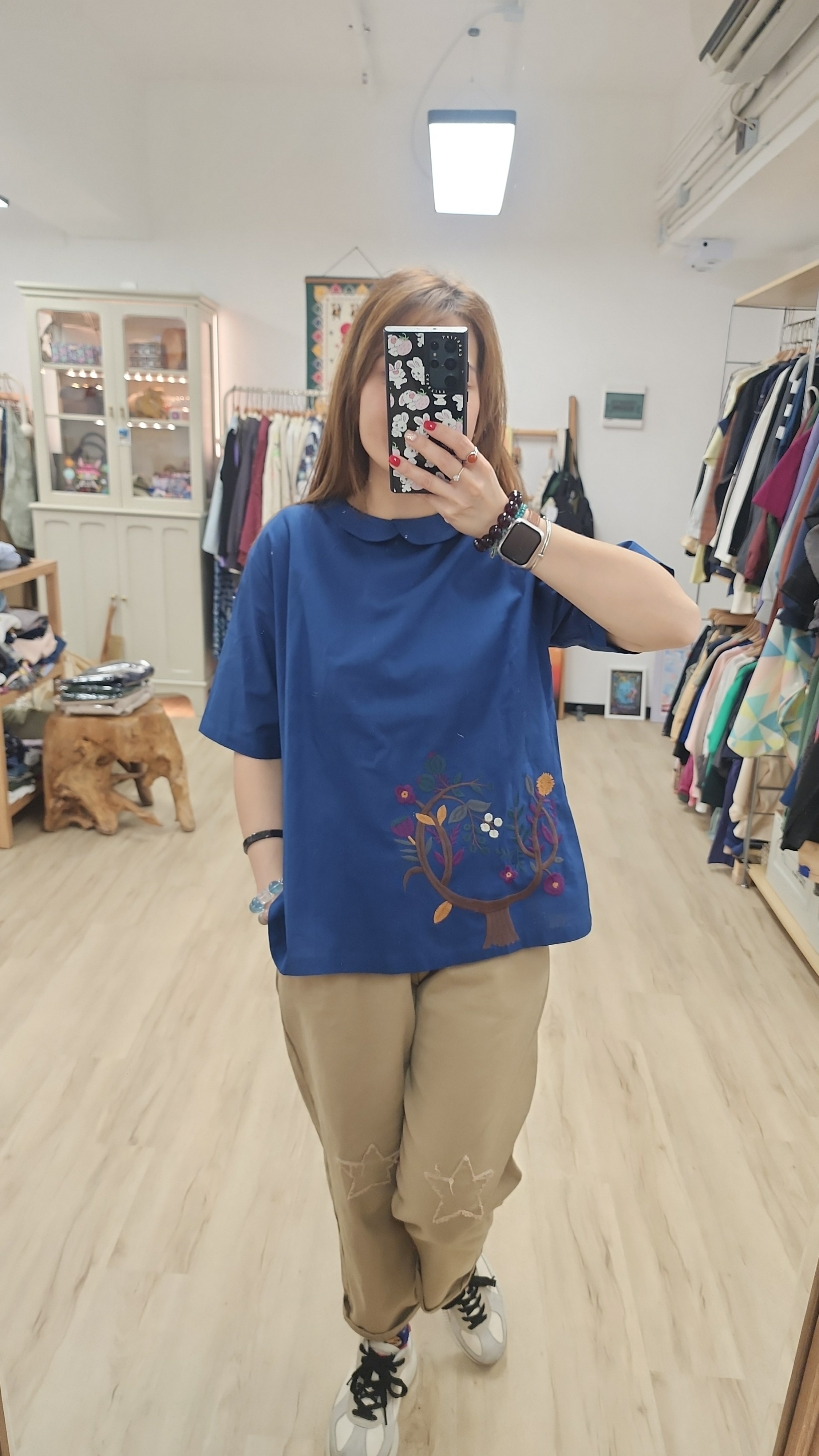 日牌藍拼刺繡花前後兩著棉麻裇