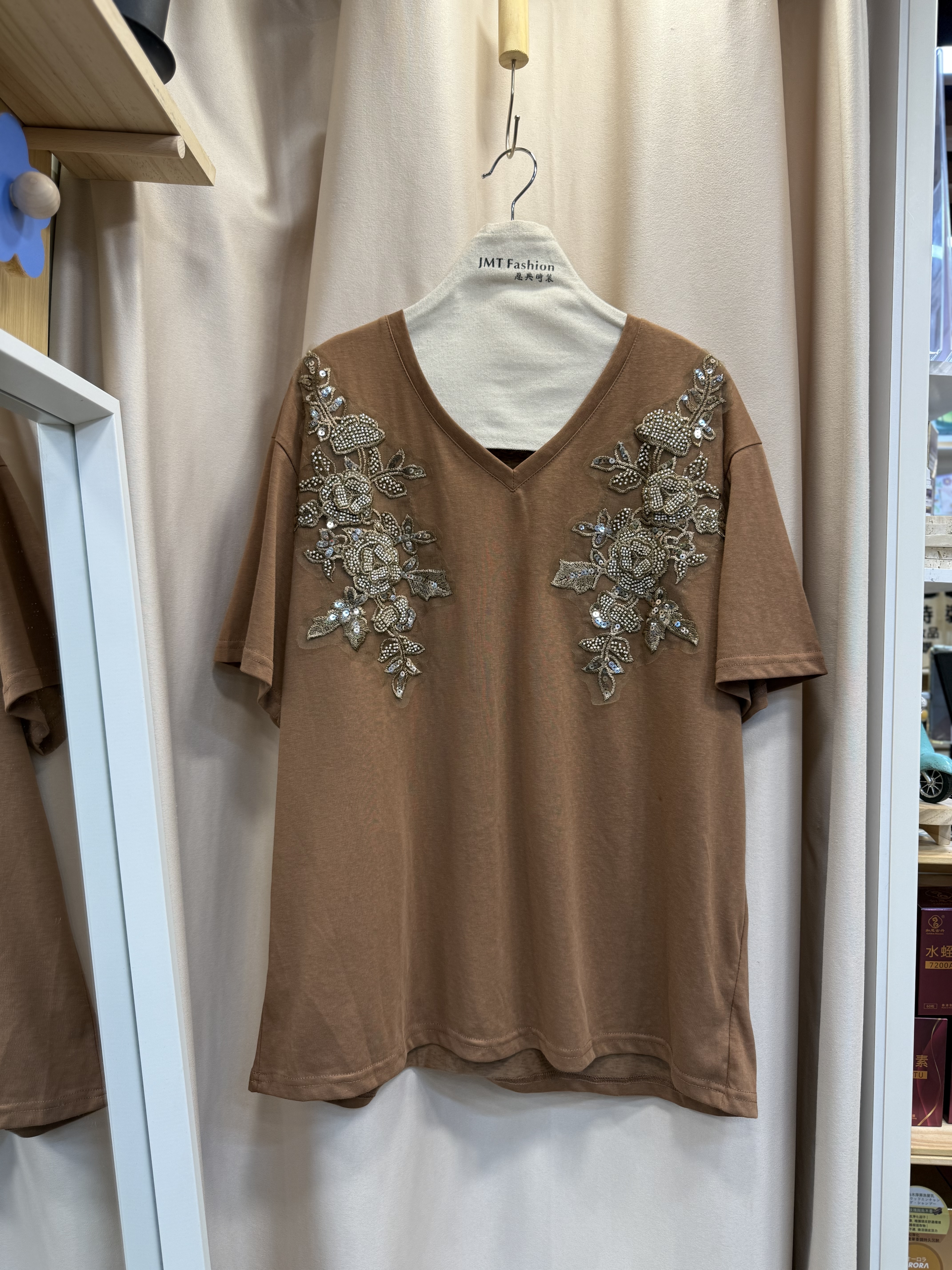 V 領珠片Tee  M930 845123259