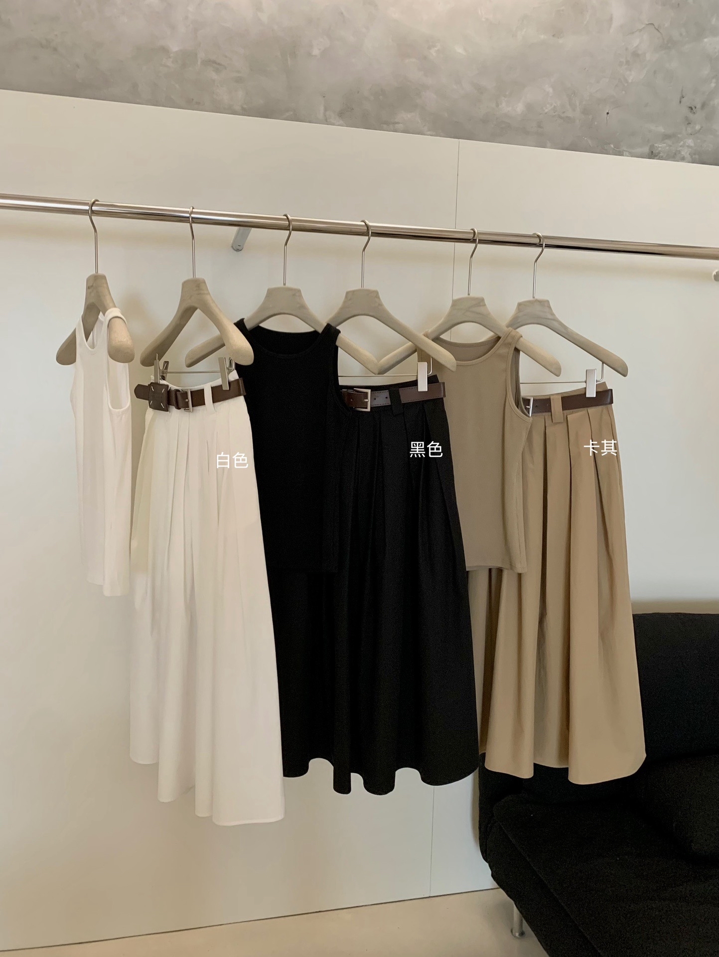 Victoria Tank Top + A-line Pleated Maxi Skirt 极简风圆领背心+百褶大摆半身裙两件套(附送腰带) (3 Colours)