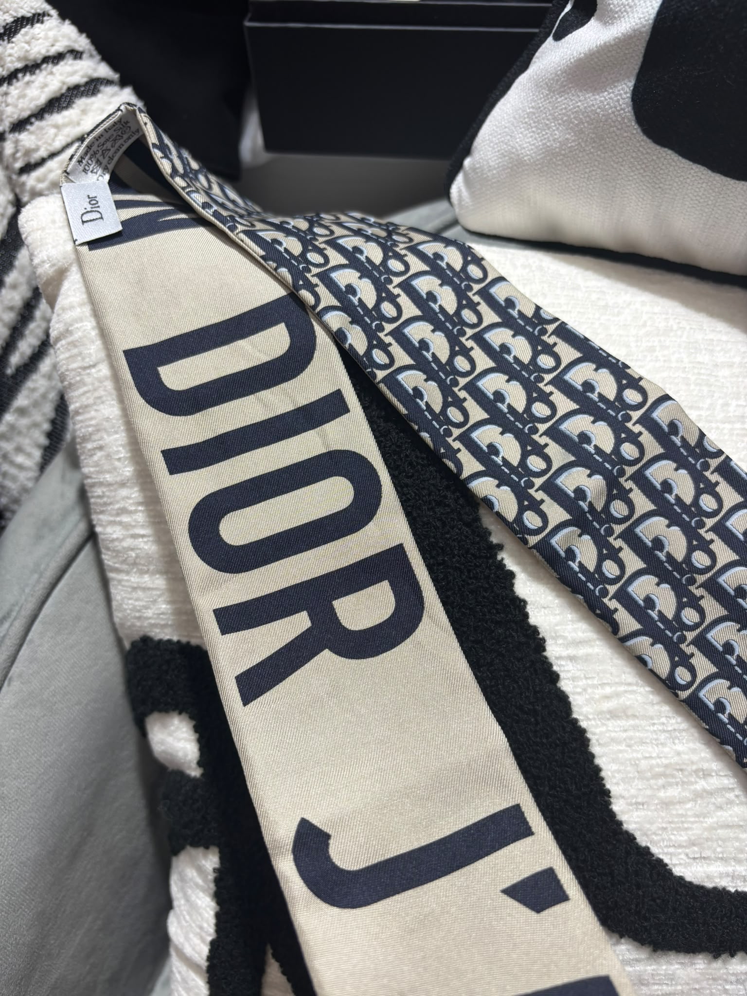 Dior Twilly 100%silk 98x6cm 100%Authentic, 98%New 