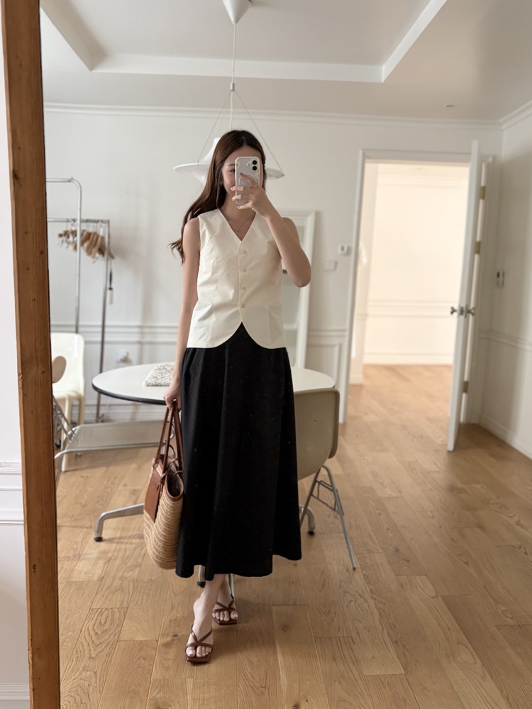 Front-Slit Midi Flare Skirt (Black)