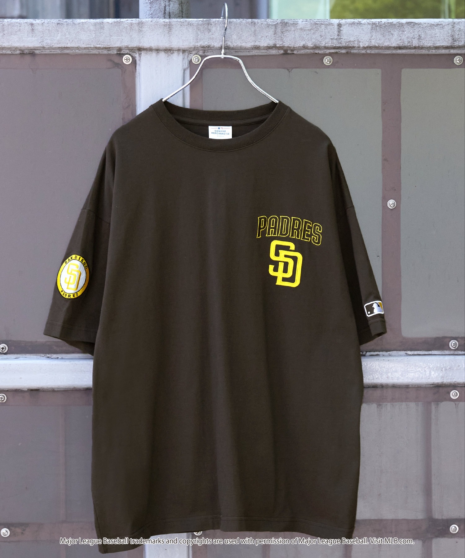 日本直送 特價優惠  MLB  MLB/美國職棒大聯盟 定製 徽章刺繡 大剪影短袖T恤（男/女可穿）