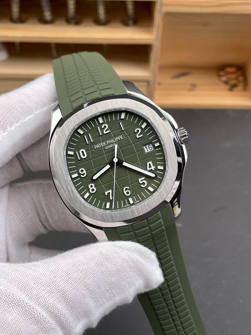 百达翡丽 Aquanaut 5167A 军绿色橡胶表带自动机械男士腕表