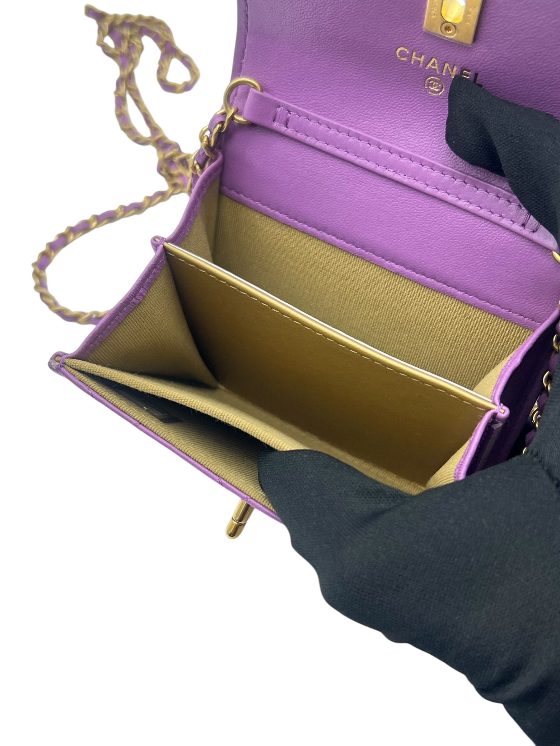 Pre-Owned CHANEL Card Case On Chain / Product Code: 061402
