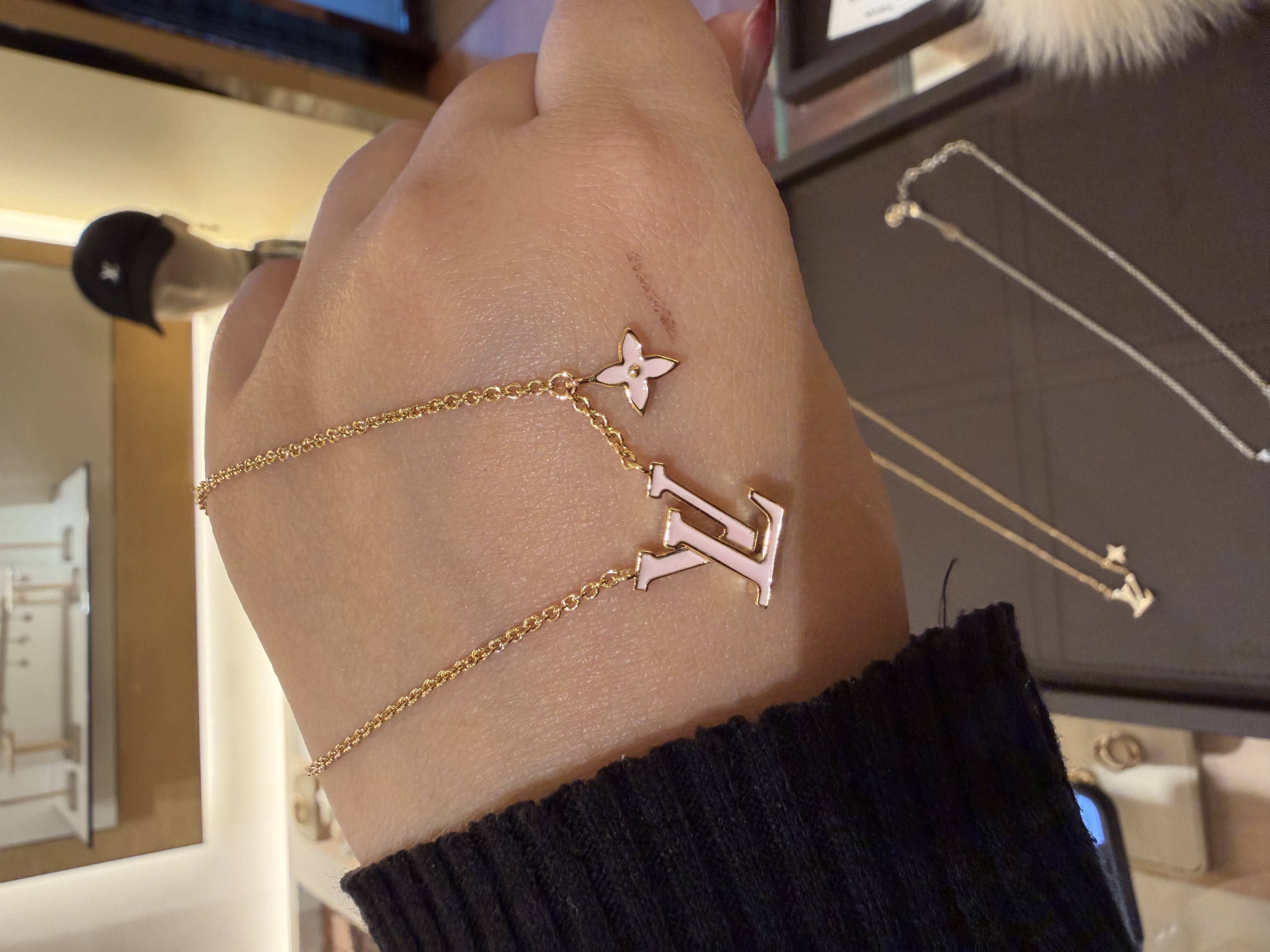 LV Iconic 琺瑯頸鏈 MO1215