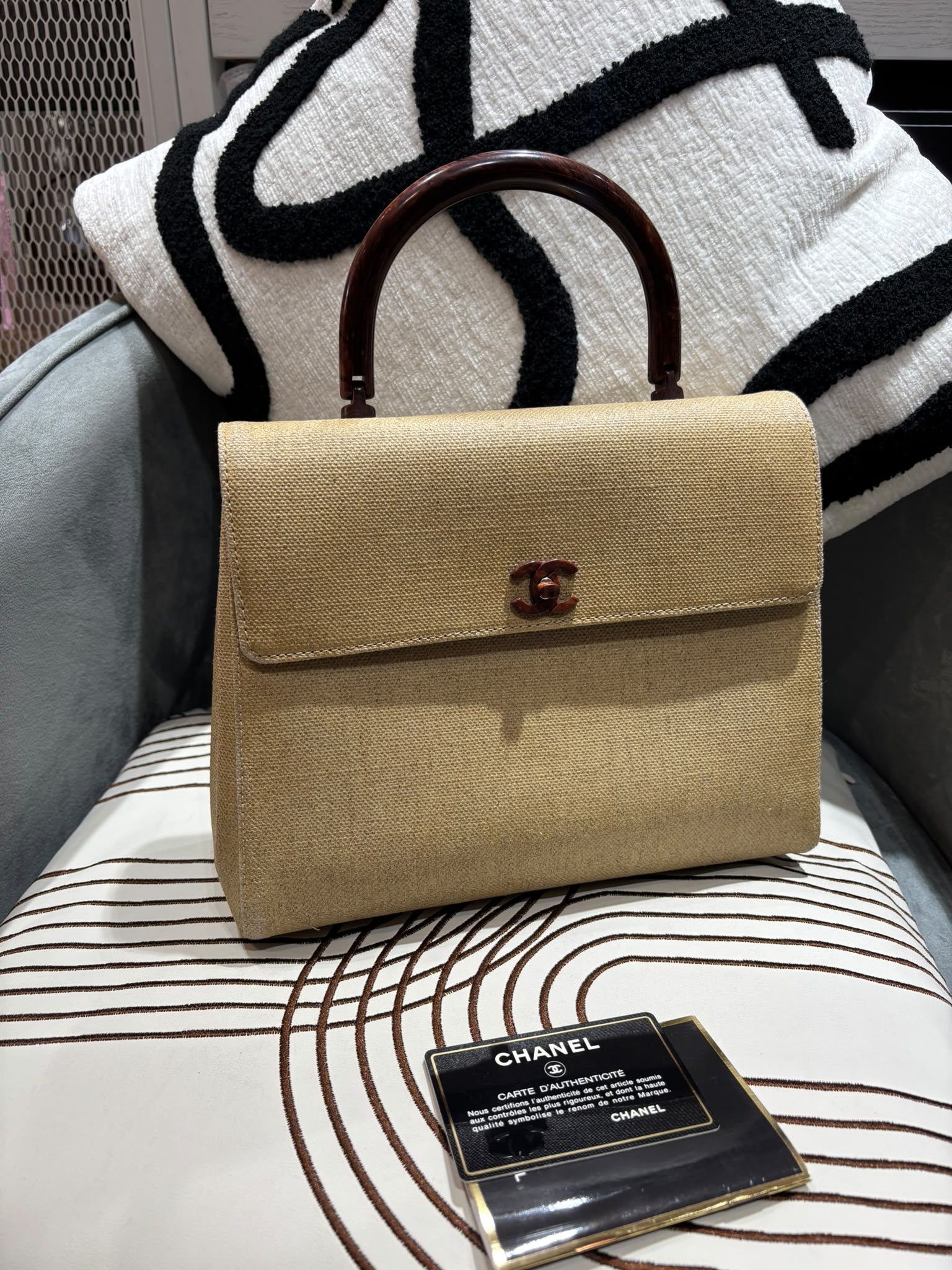 Chanel vintage Kelly bag  100%Authentic, 95%new  ✅card