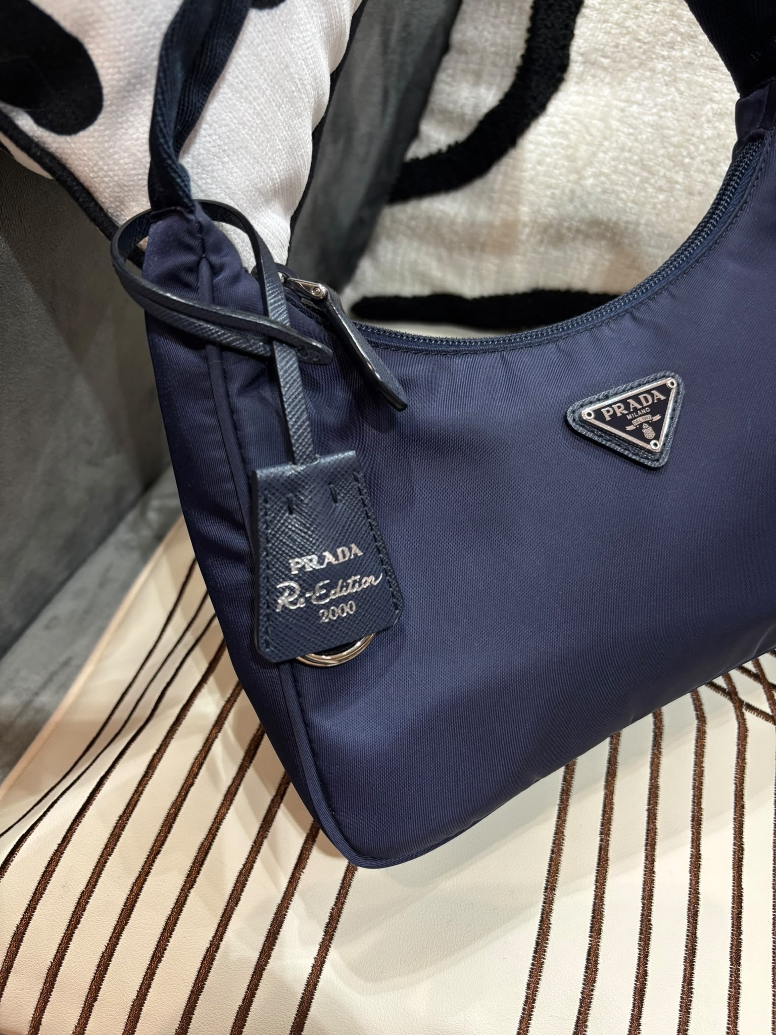 Prada re-edition 2000 re-Nylon Hobo Bag Navy 100%Authentic, 95%New