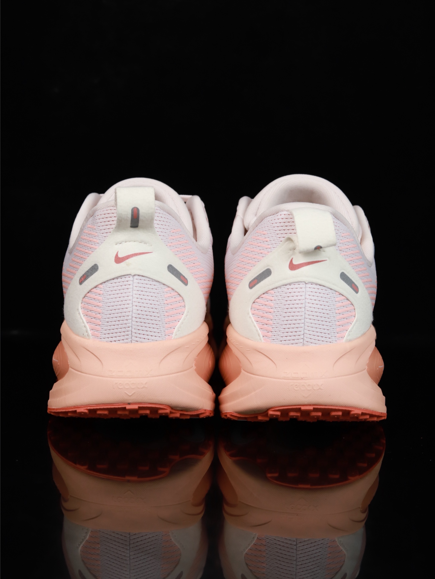 Nike Vomero 18 HM6804-601