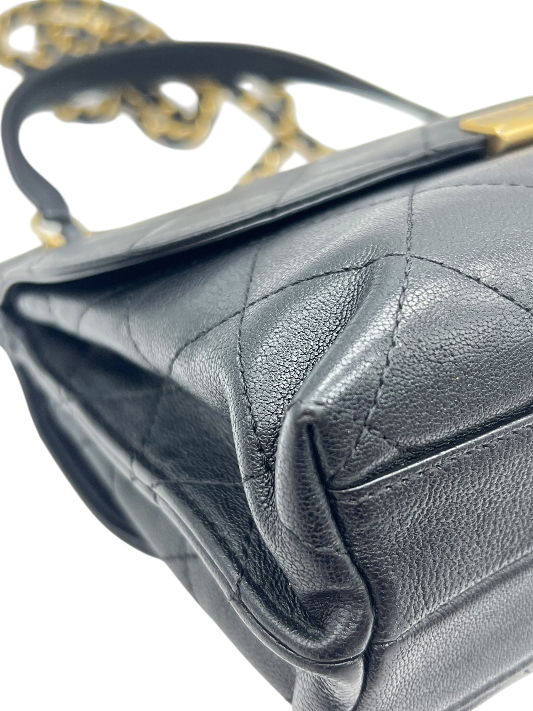 Pre-Owned CHANEL Matelasse Shoulder Bag in Navy / Product Code: 26060507