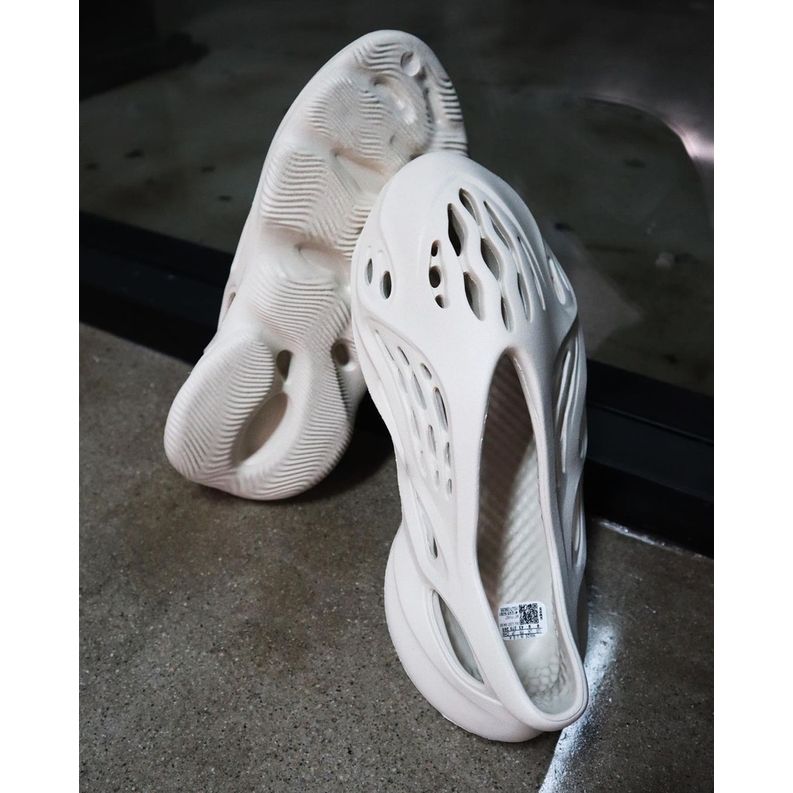 Adidas Yeezy Foam Runner Sand FY4567-2022 | GILL STUDIO