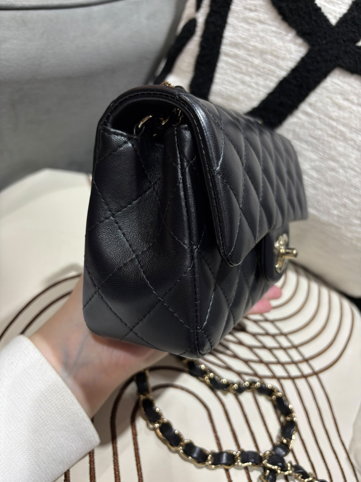 Chanel mini flap bag A69900黑金cf20,晶片 100%Authentic ,98%new  ✅晶片✅塵袋✅box