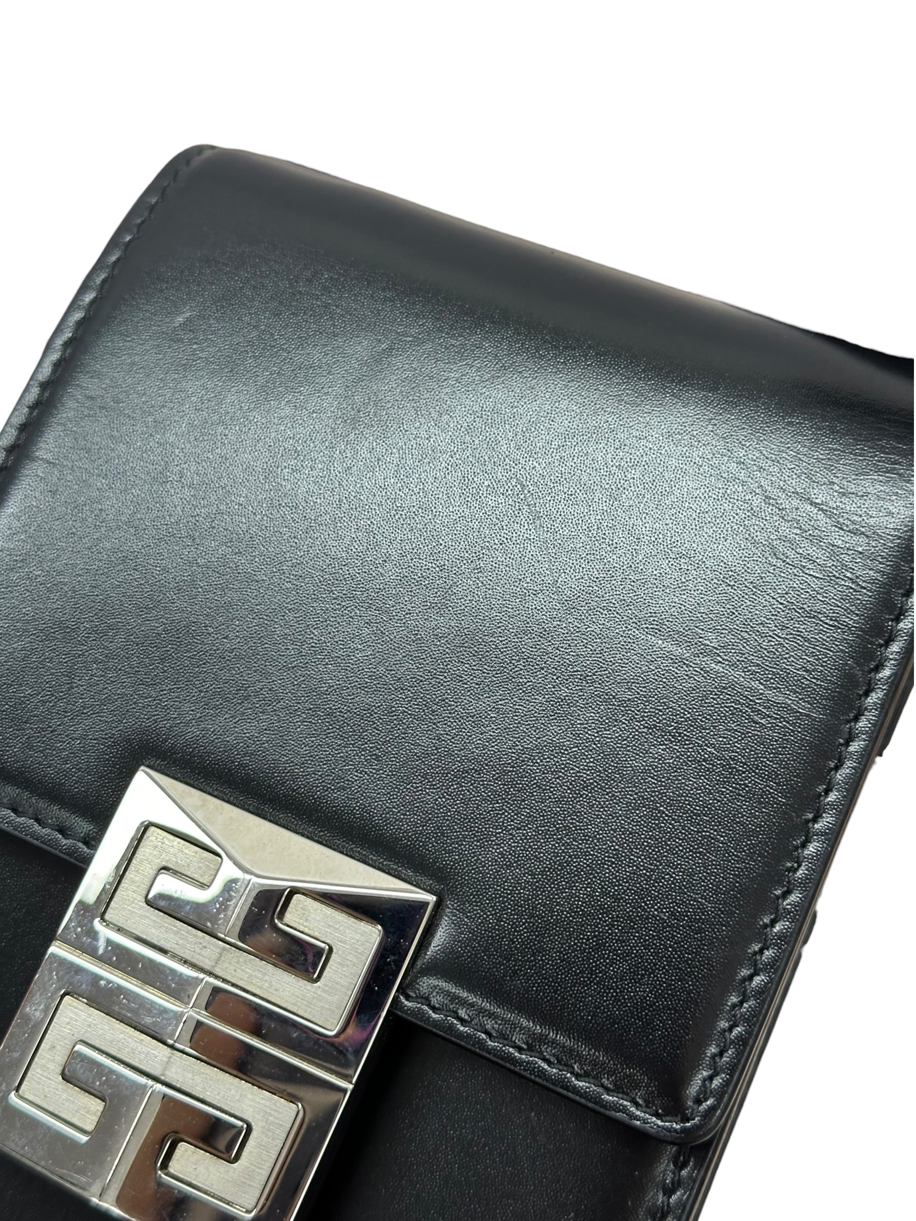 Pre-owned Givenchy Mini 4G Vertical Leather Bag / Product Code: 26052304