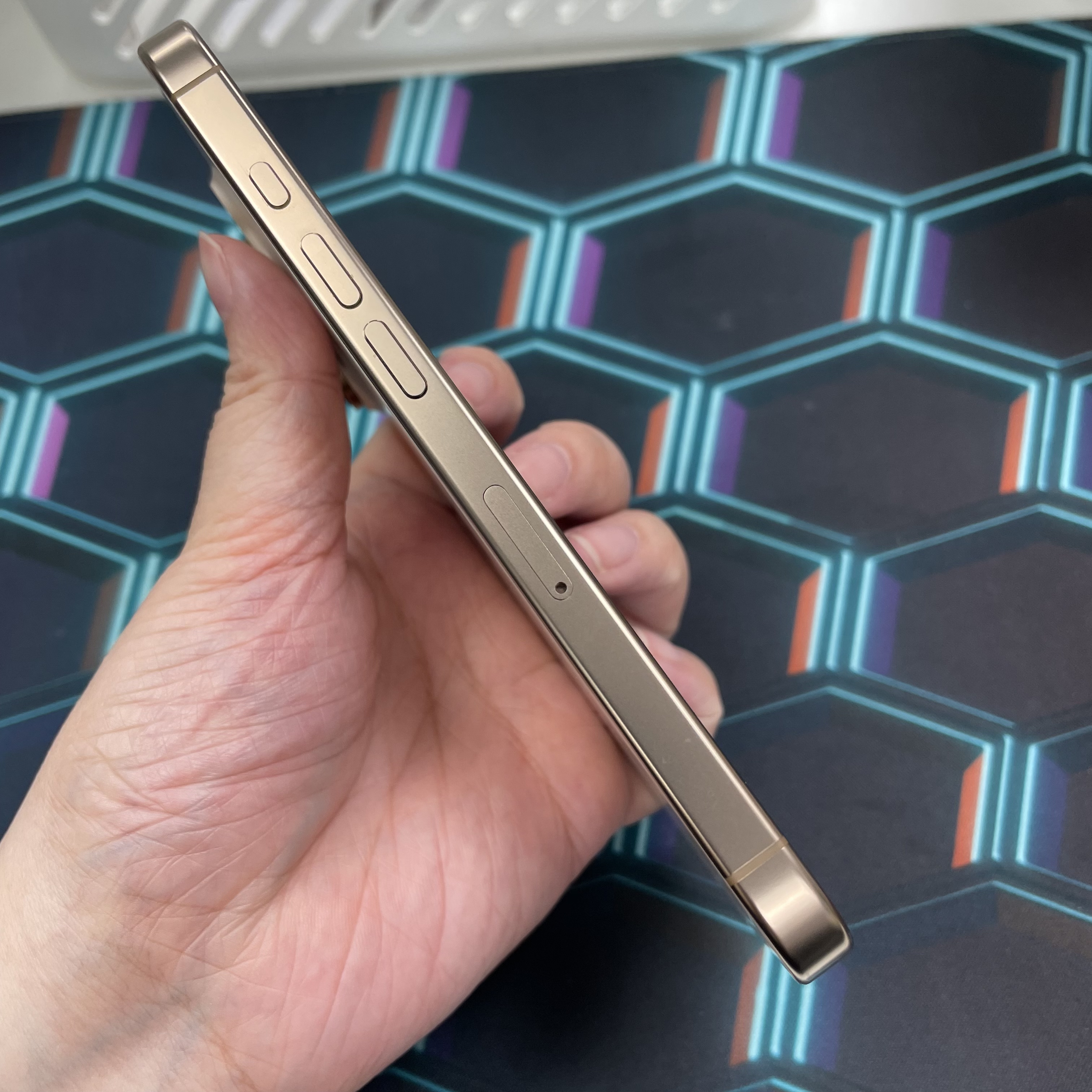 *6448 16 Pro 完美機 512GB 電91 沙色 gold