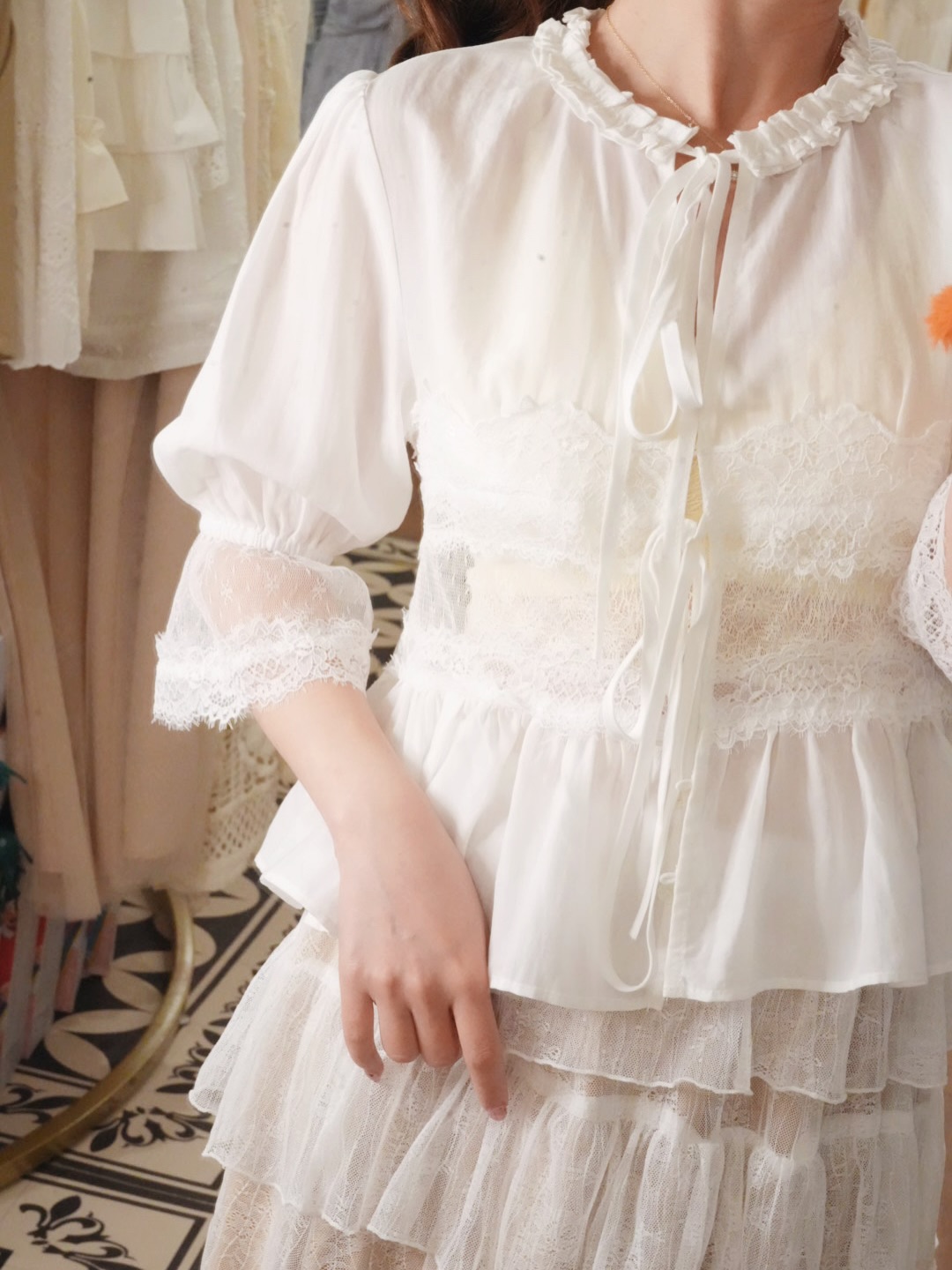 天藍色刺繡吊帶背心