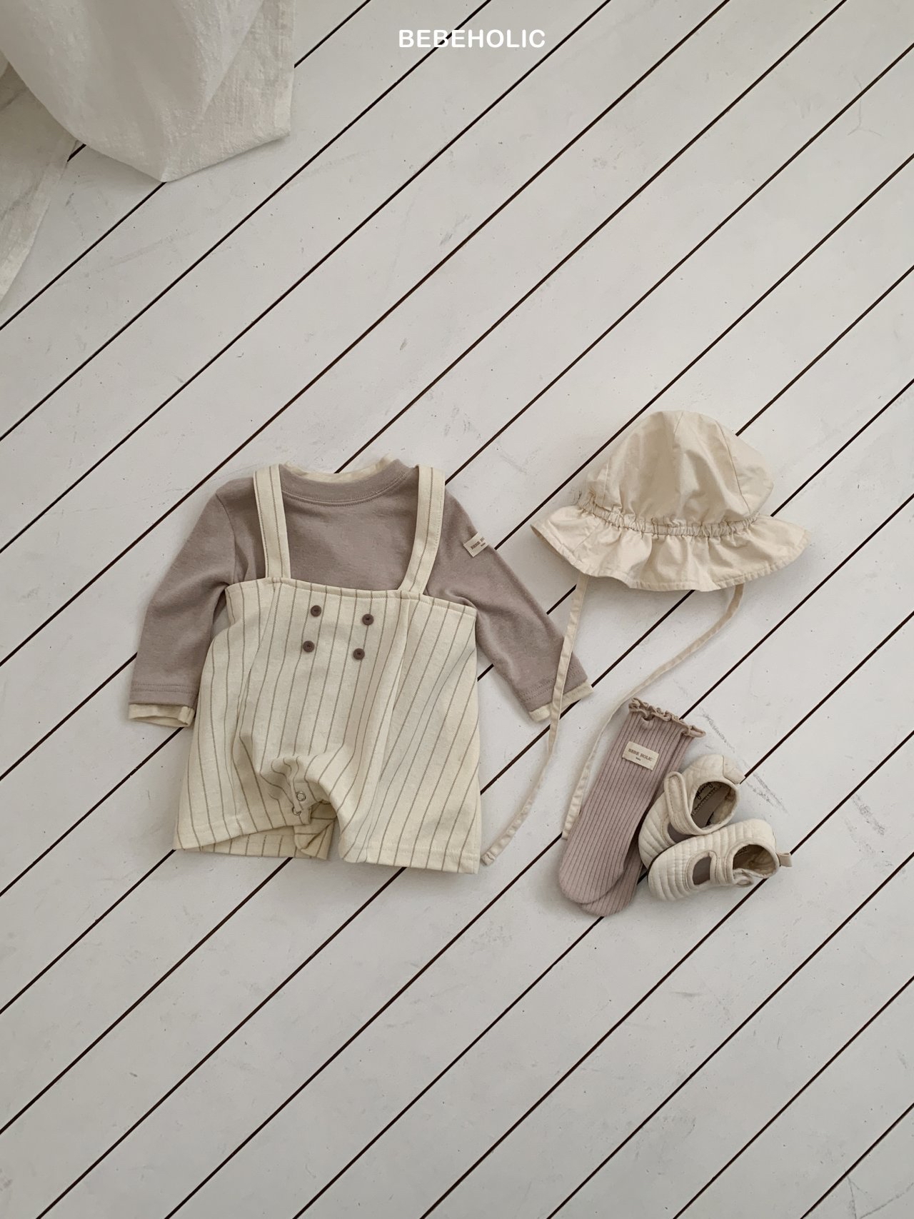 🌸預訂 韓國直送🌸🇰🇷BEBEHOLIC三色縫線條紋吊帶連身褲