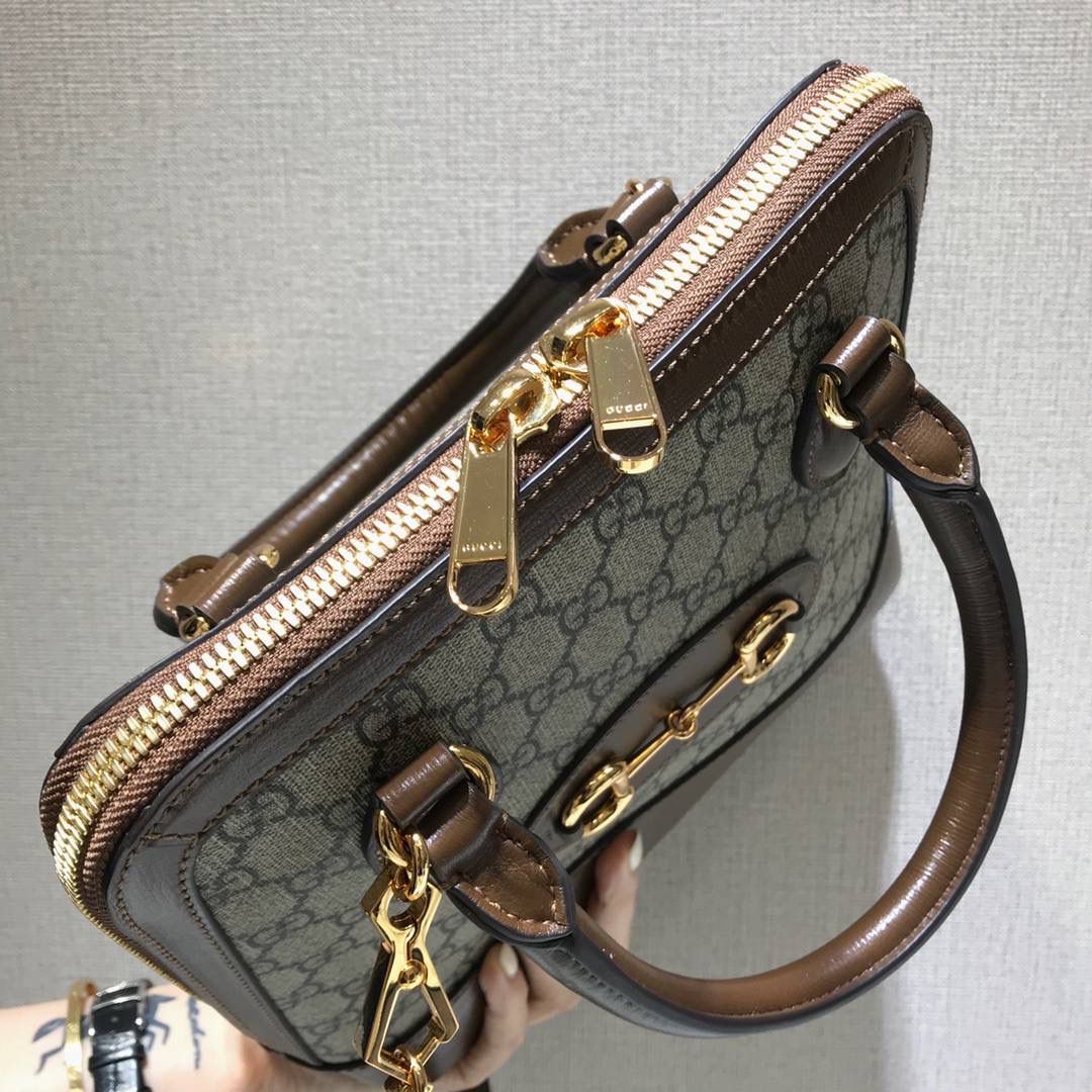 #正品皮➕定制𝗽𝘃𝗰料 纯铜五金胚 镀真金 真材实料 好货需要 你品 细品 用心感受😆 型号：621220 尺寸：24*25*9cm