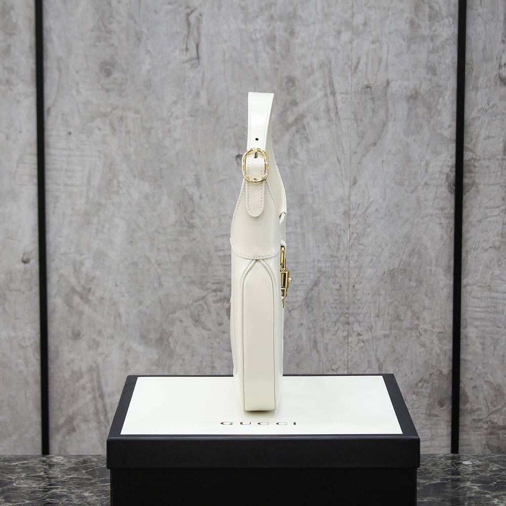 𝕁𝕒𝕔𝕜𝕚𝕖 1961小号系列 #636709#原厂皮 ✅尺寸：27.5*19*4cm 经典1961系列著作，在新世纪的以复古元素重新亮相，本季的1961不仅演绎出60年代的复古元素，更是搭配新世纪的潮流时尚风味，搭配长肩带的设计，全皮的面料让整个包看上去更加大气，低调而高档的造型，俘虏了不少女人的购买欲，不得不夸一下，它更适合低调的人群，不仅低调且高档！🔥🔥