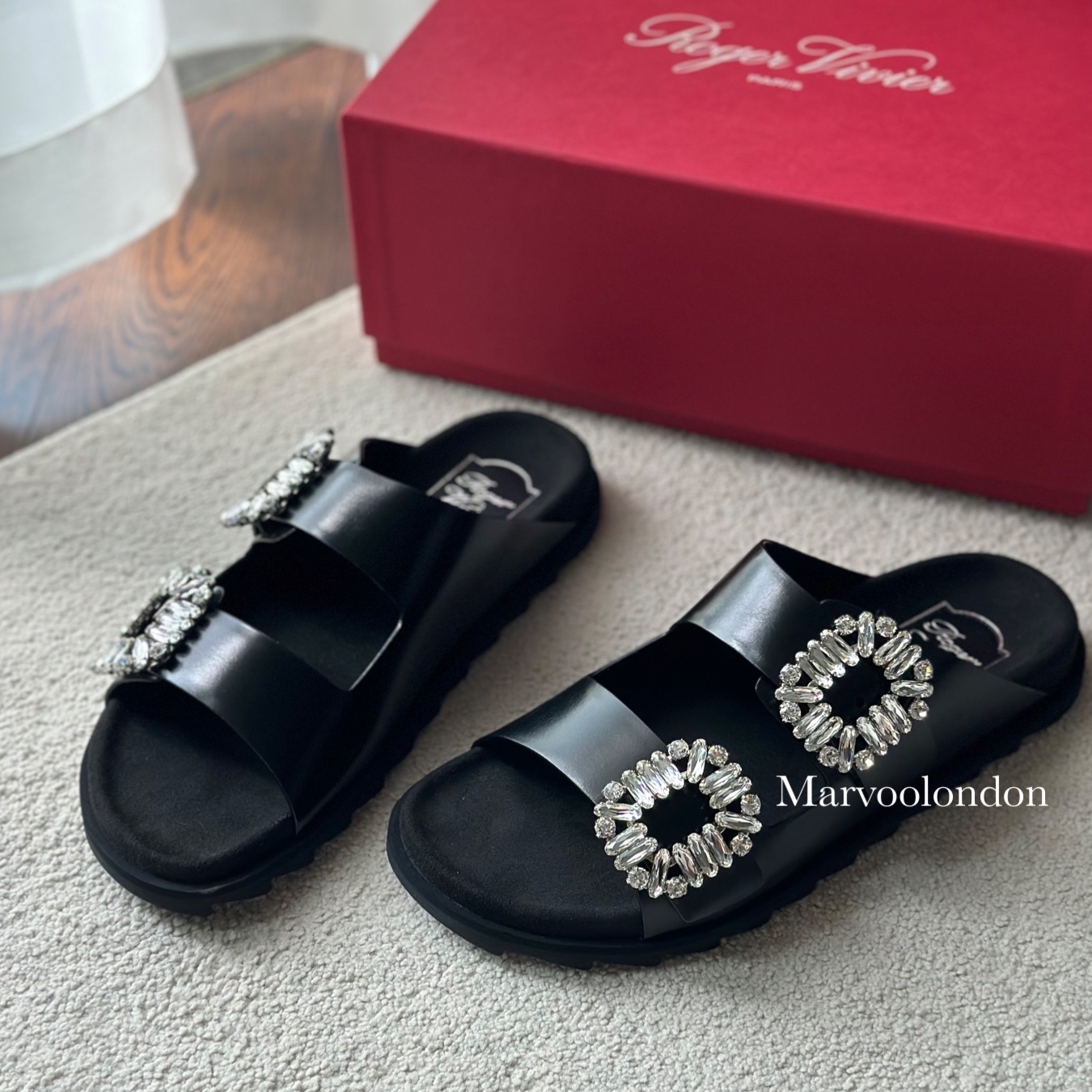經典款🎀 訂貨📮 RV 鑽扣黑色涼鞋 💖Size 35/36/37/39/40/41
