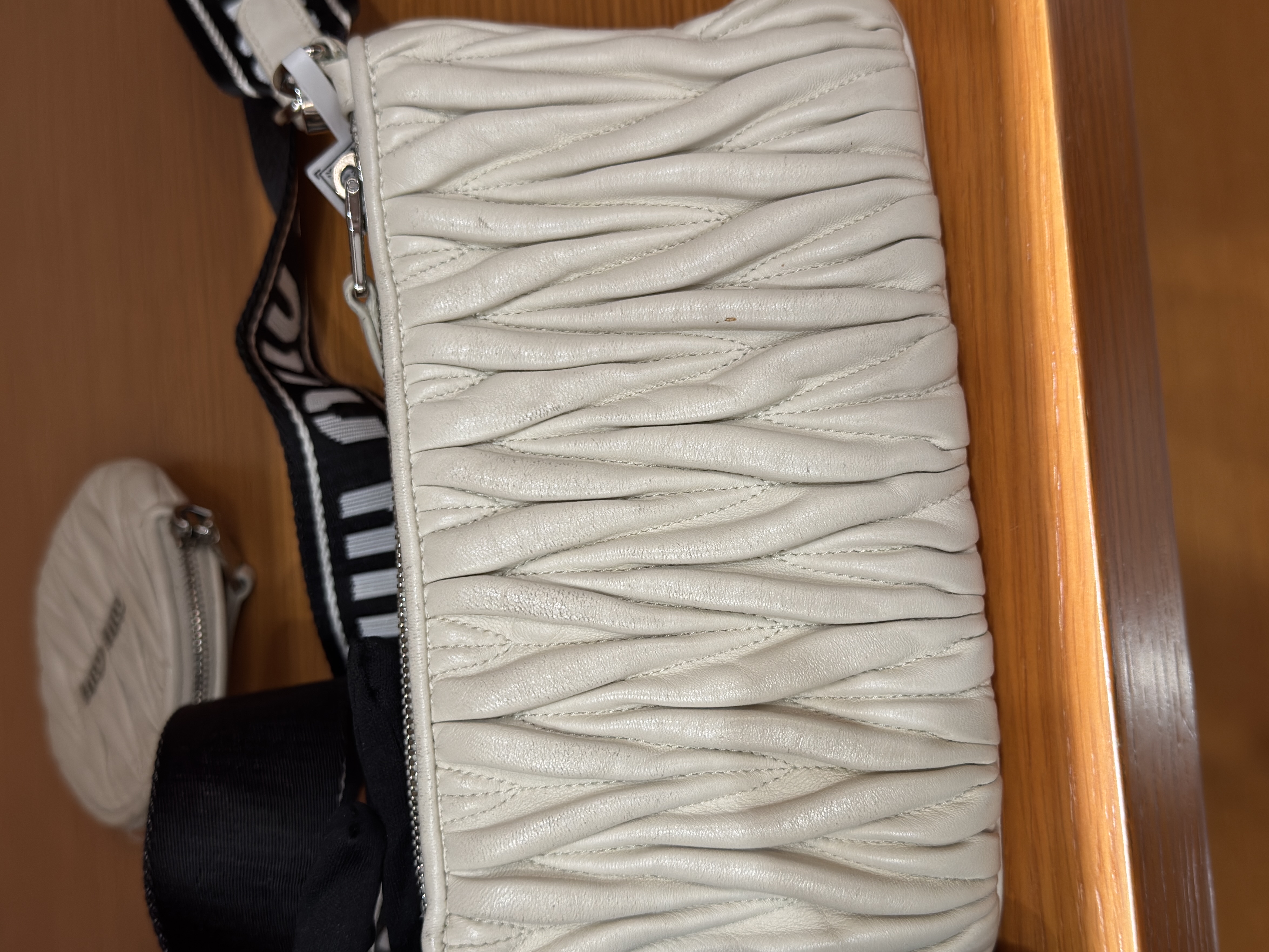 直播貨品 |  [1個-$100 2個-$300］HH15