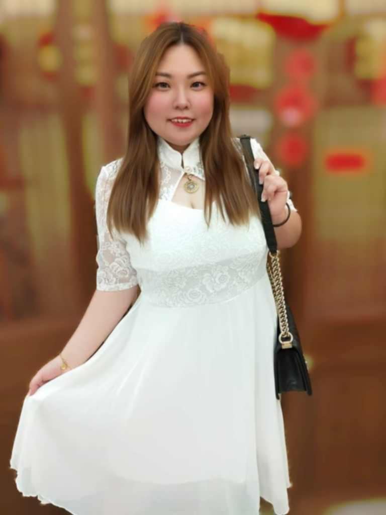 TT401 蕾丝镂空中式拼接连身裙