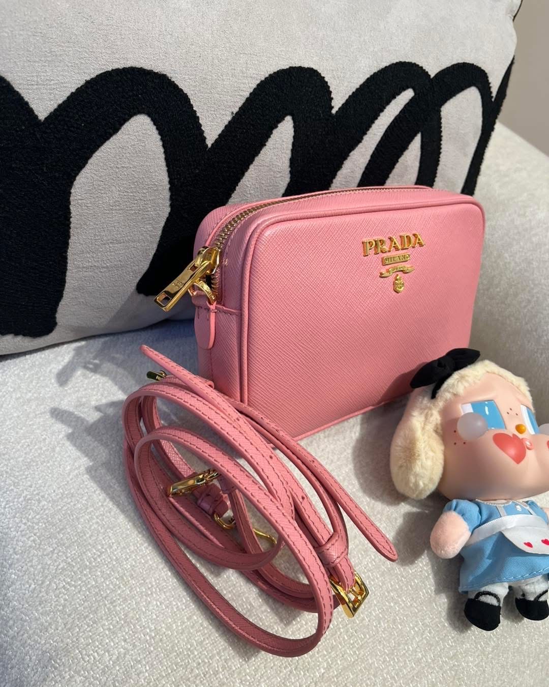 Prada camera bag牛皮斜孭袋  100%Authentic ,98%new  ✅證書✅dust bag