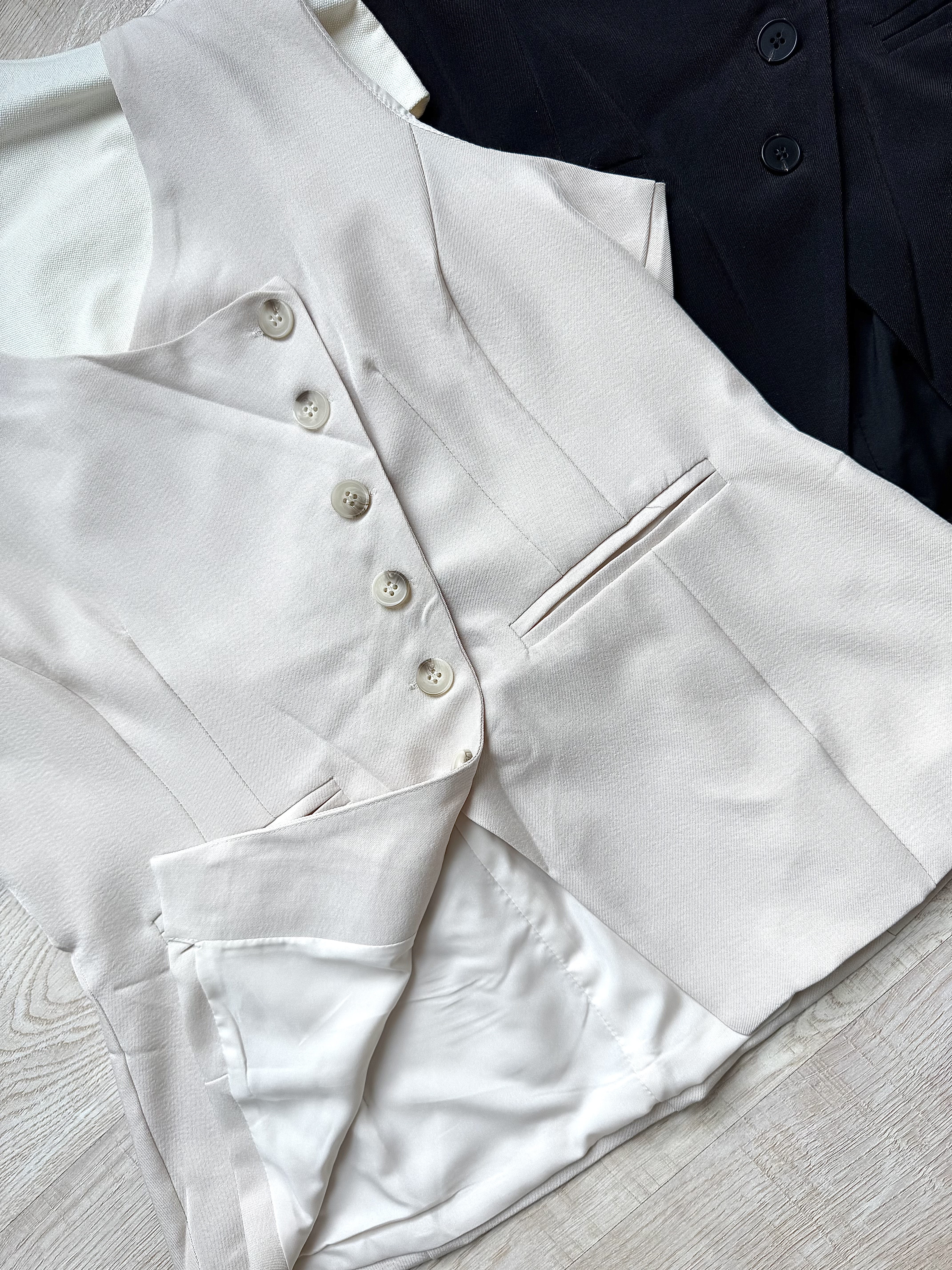 Celine Minimal Vest Suit Top 显瘦收腰西装马甲上衣 ( 2 colours )