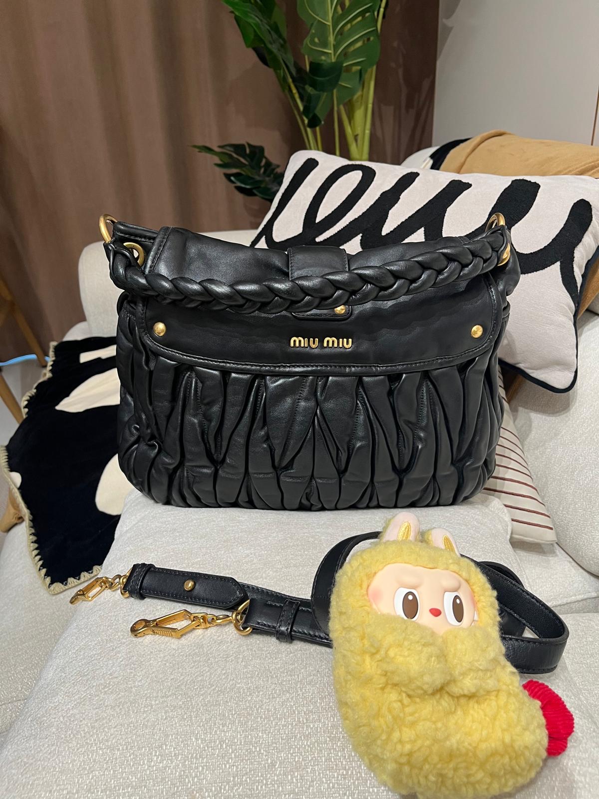 Miu Miu 2Way Shoulder Bag 黑色金扣 100%Authentic, 92%New ✅Dust bag